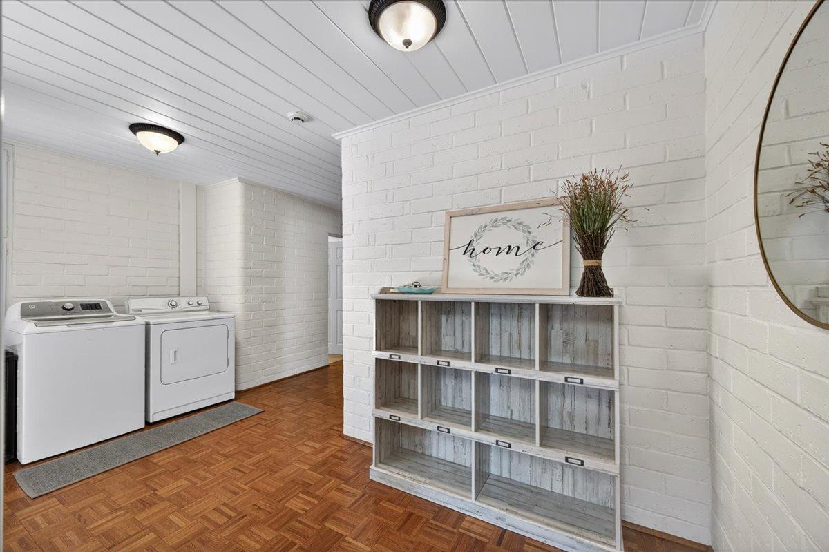 1220 E Sussex Way, Fresno, CA 93704