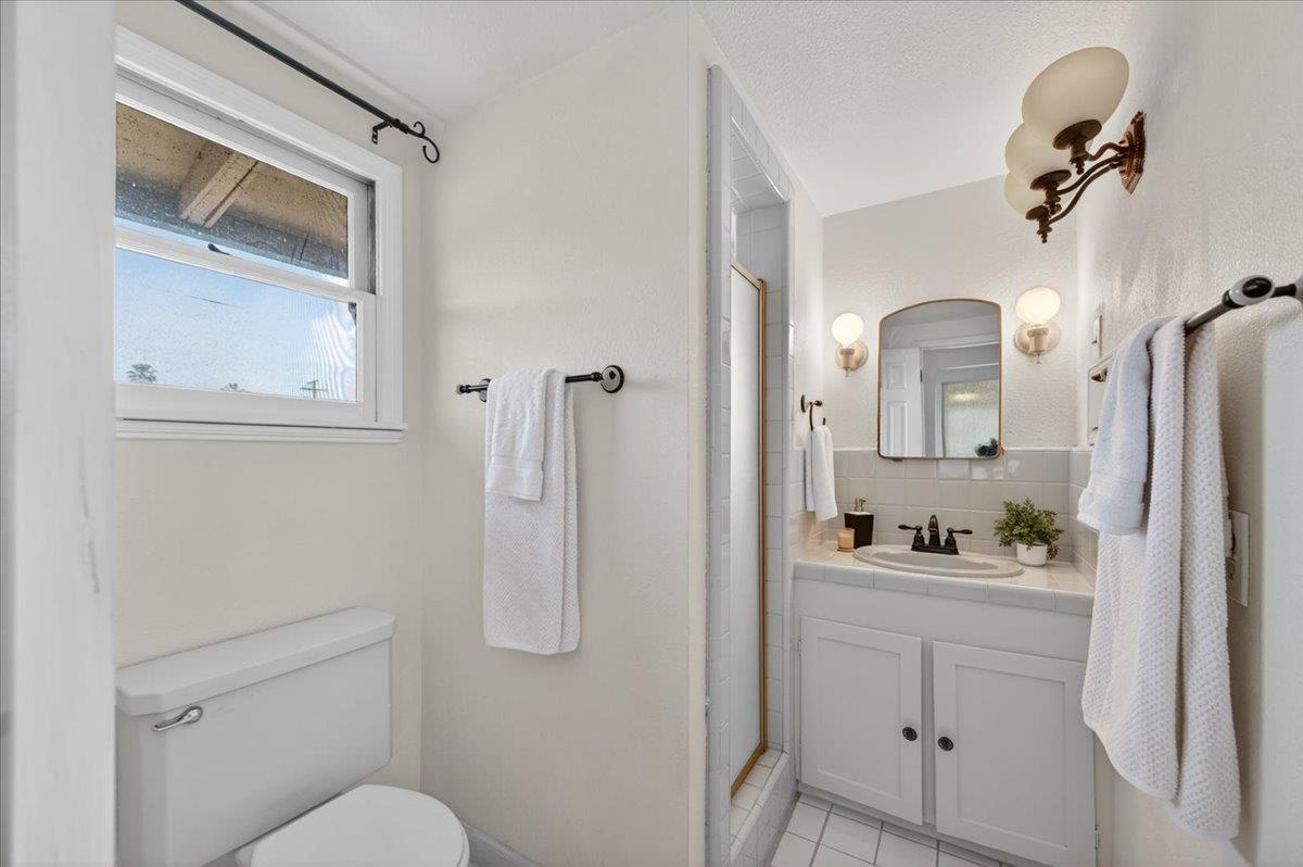 1220 E Sussex Way, Fresno, CA 93704