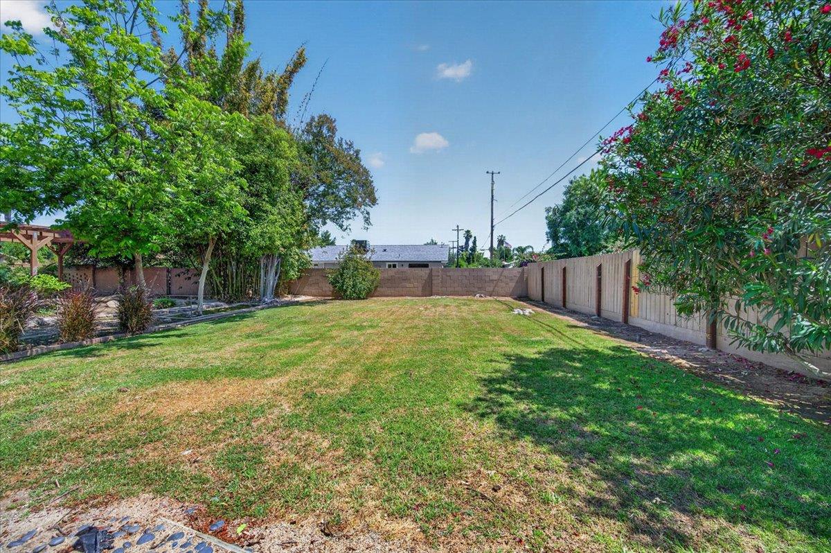 1220 E Sussex Way, Fresno, CA 93704