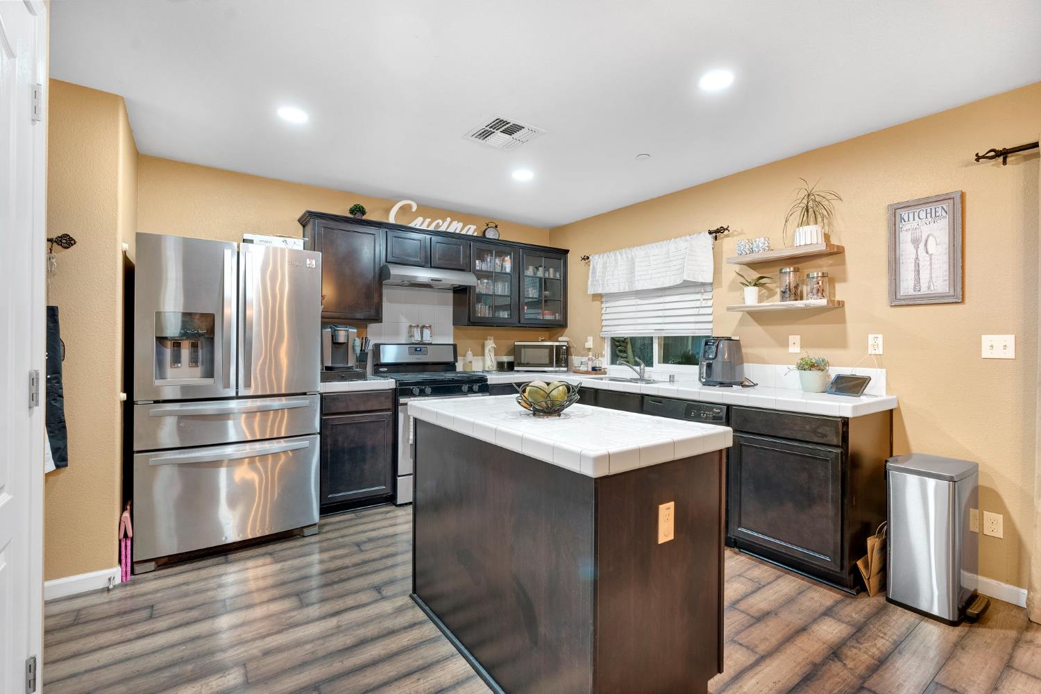 1418 Mandarin St, Madera, CA 93638
