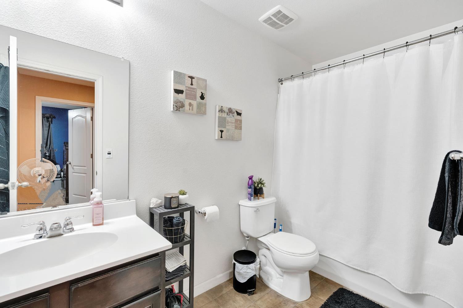 1418 Mandarin St, Madera, CA 93638