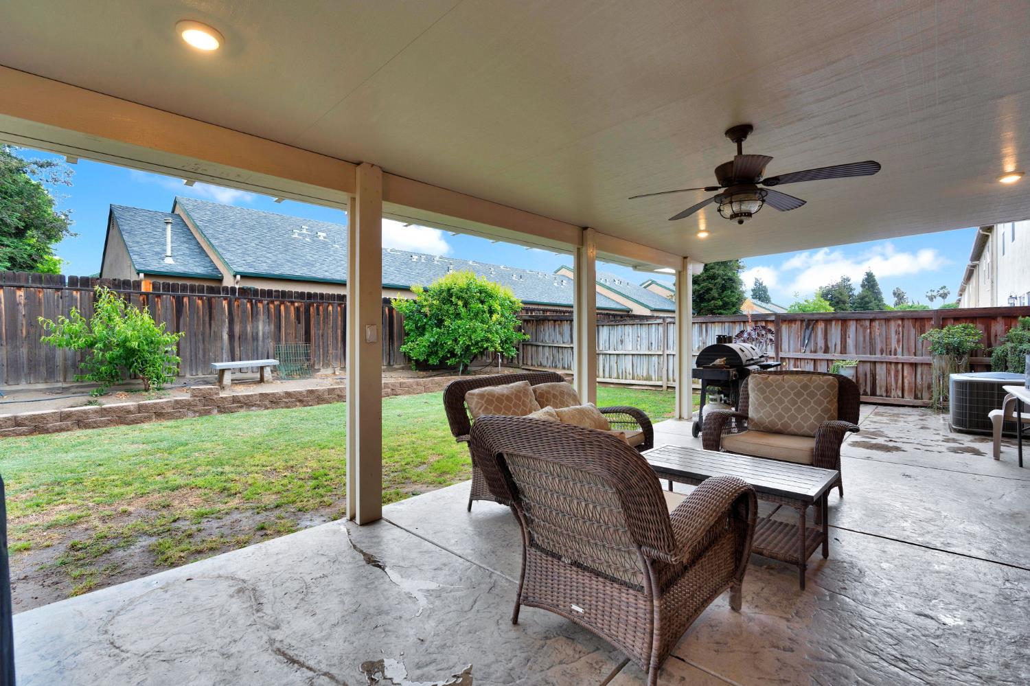1418 Mandarin St, Madera, CA 93638