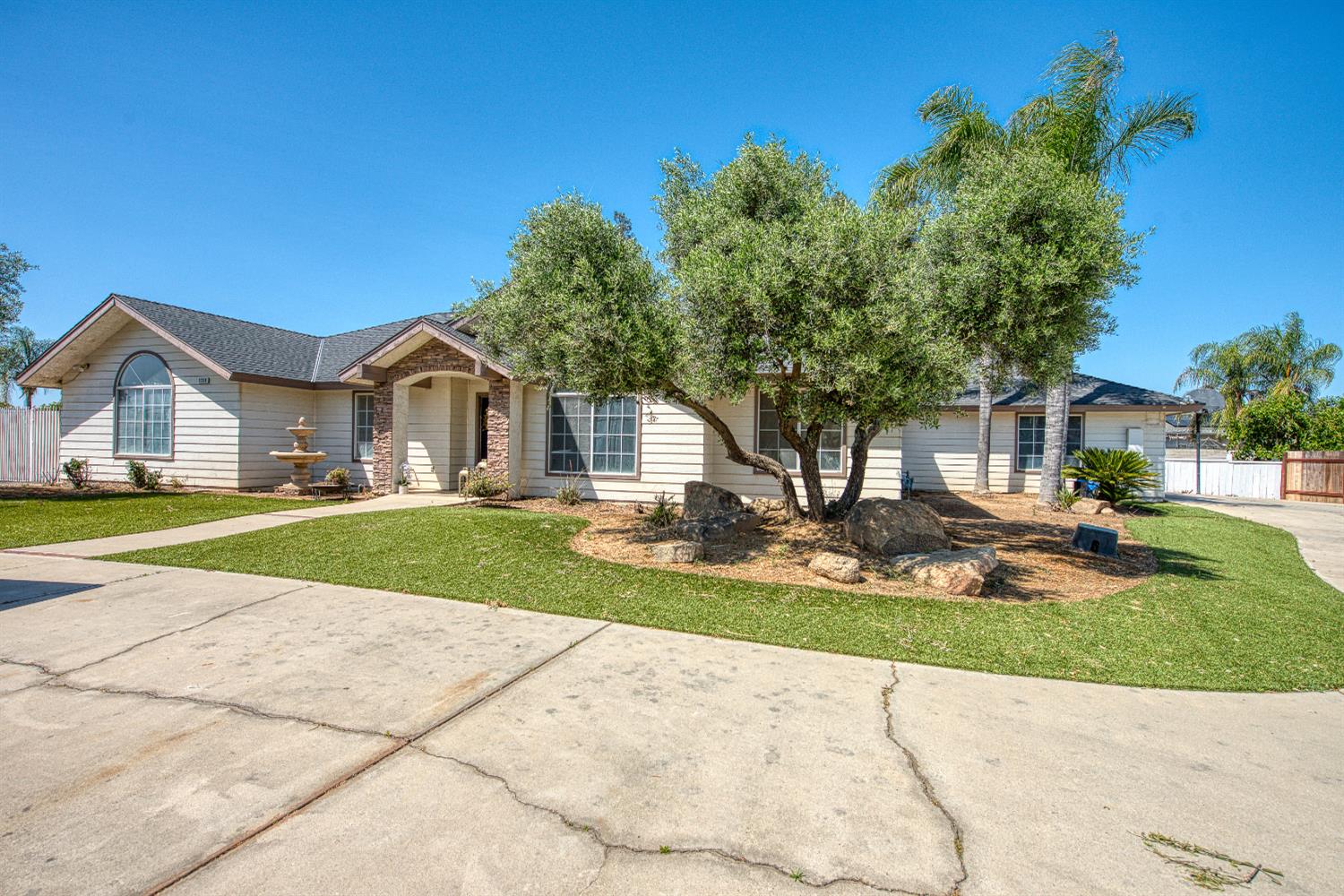 5358 W Clinton Ave, Fresno, CA 93722