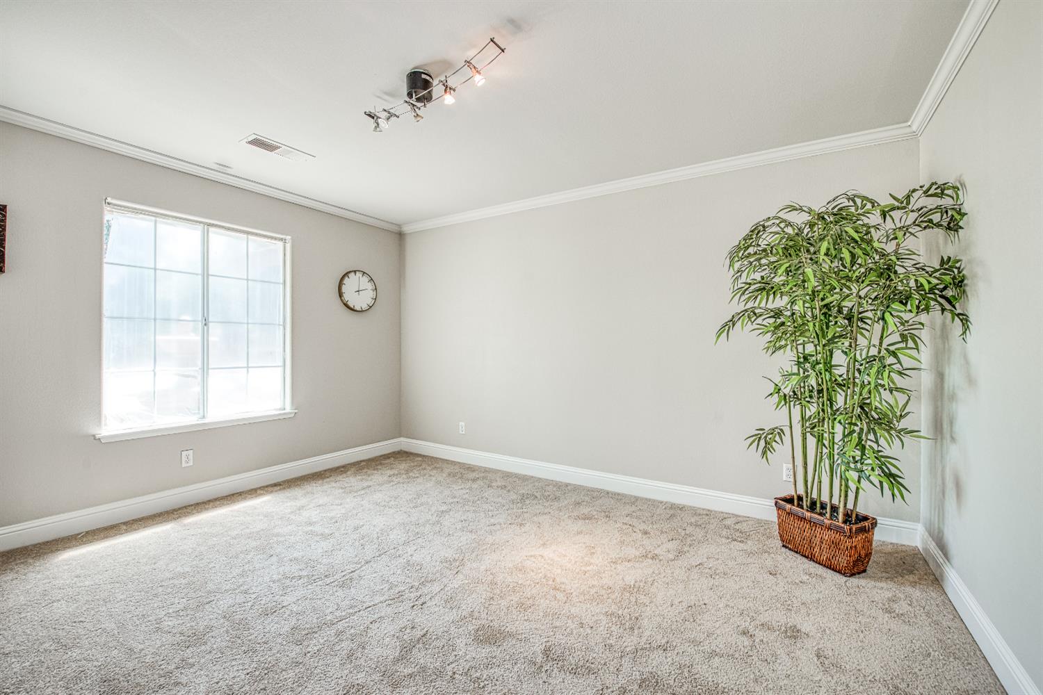 5358 W Clinton Ave, Fresno, CA 93722