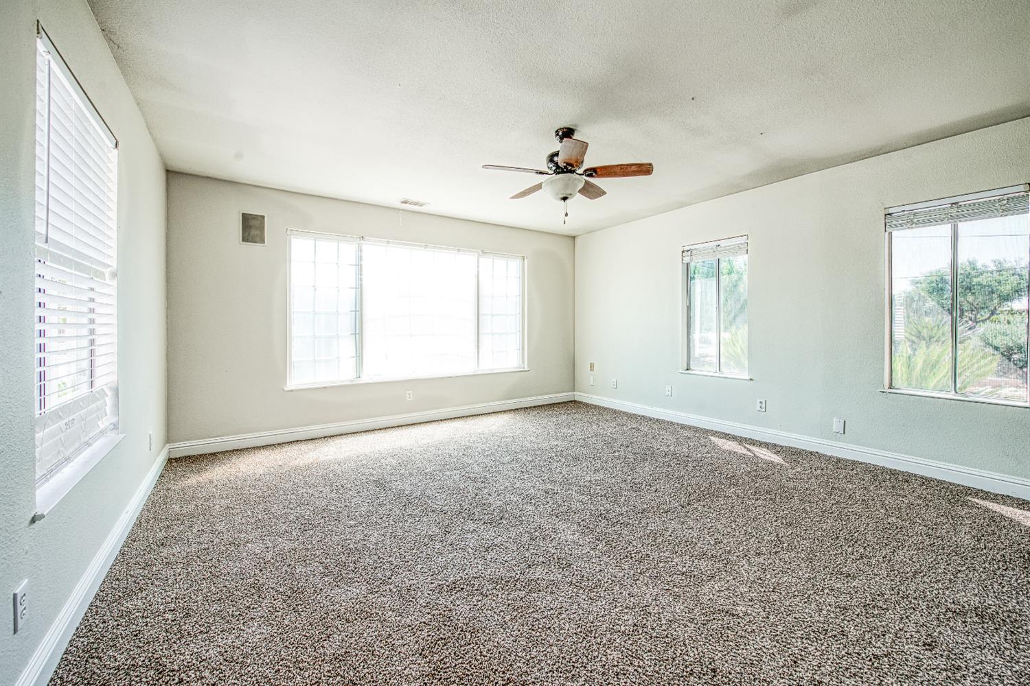 5358 W Clinton Ave, Fresno, CA 93722