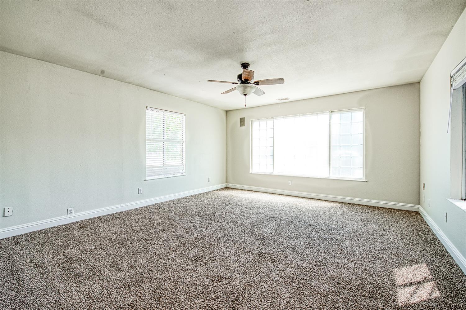 5358 W Clinton Ave, Fresno, CA 93722