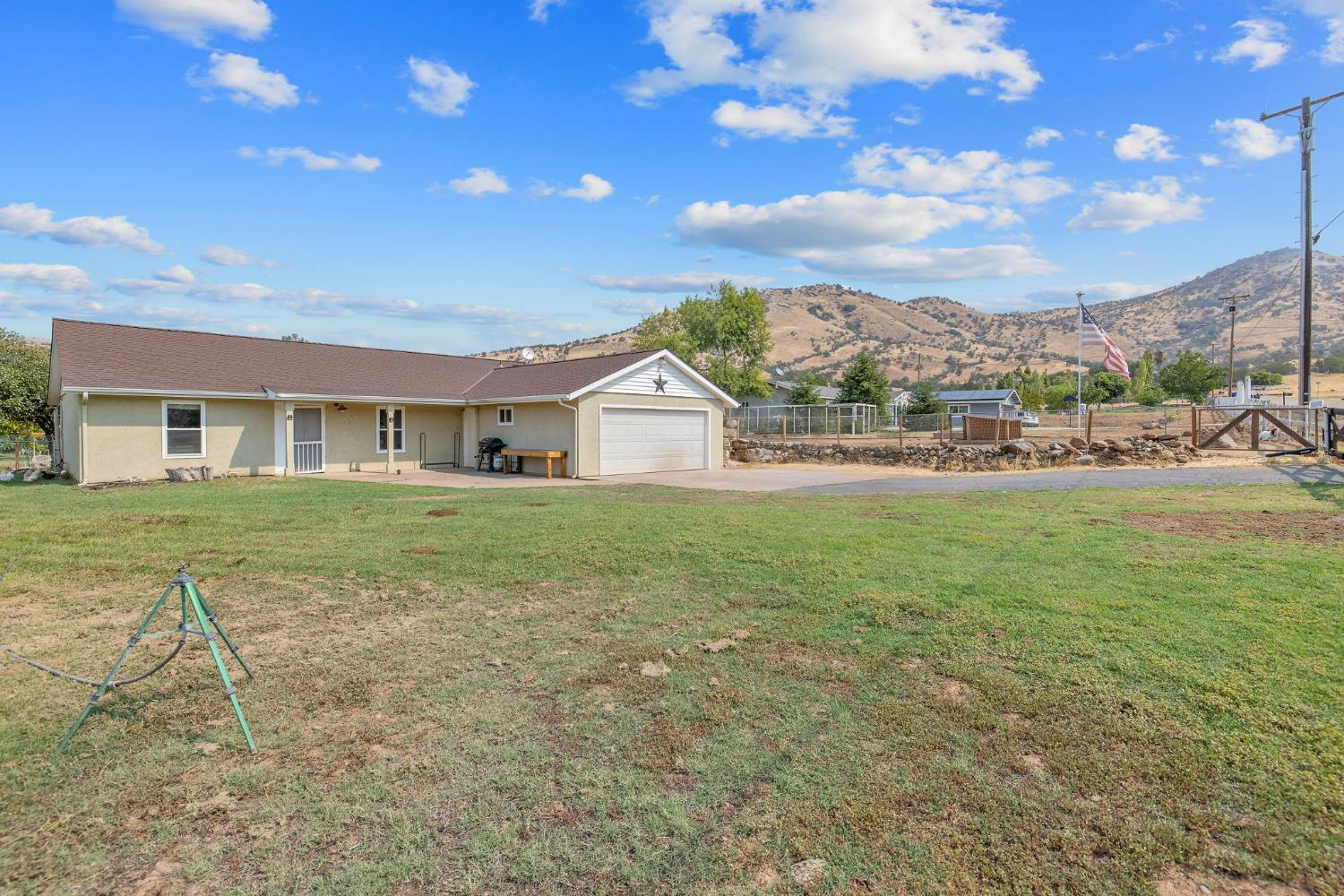 7272 Lupine Dr, Sanger, CA 93657