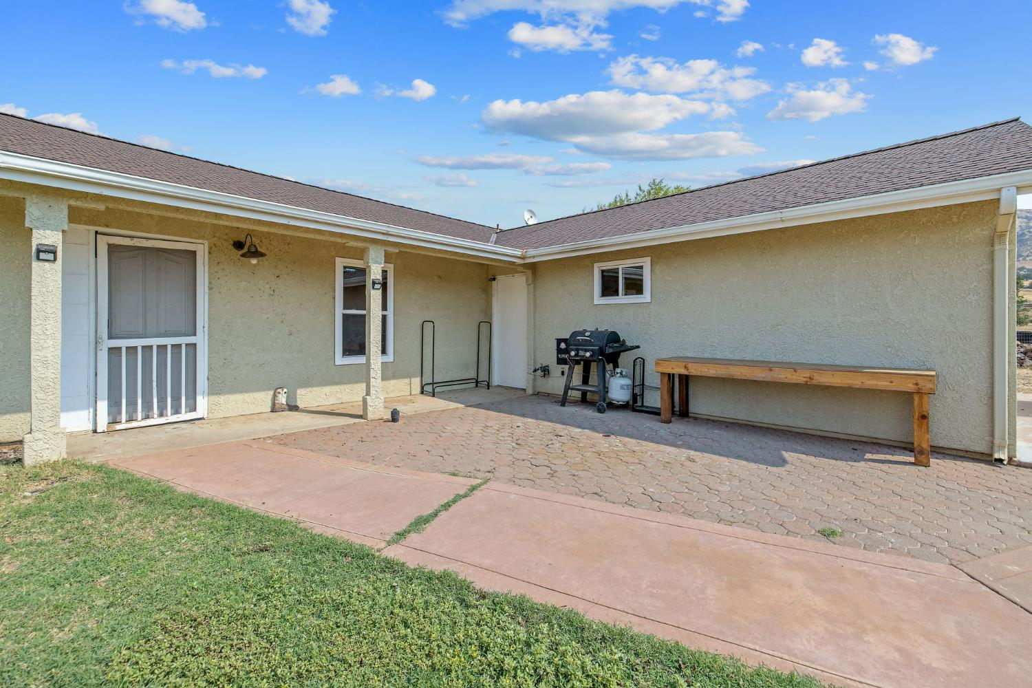 7272 Lupine Dr, Sanger, CA 93657