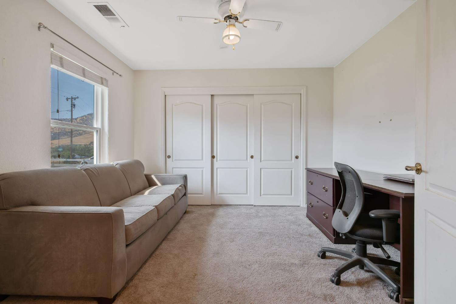 7272 Lupine Dr, Sanger, CA 93657