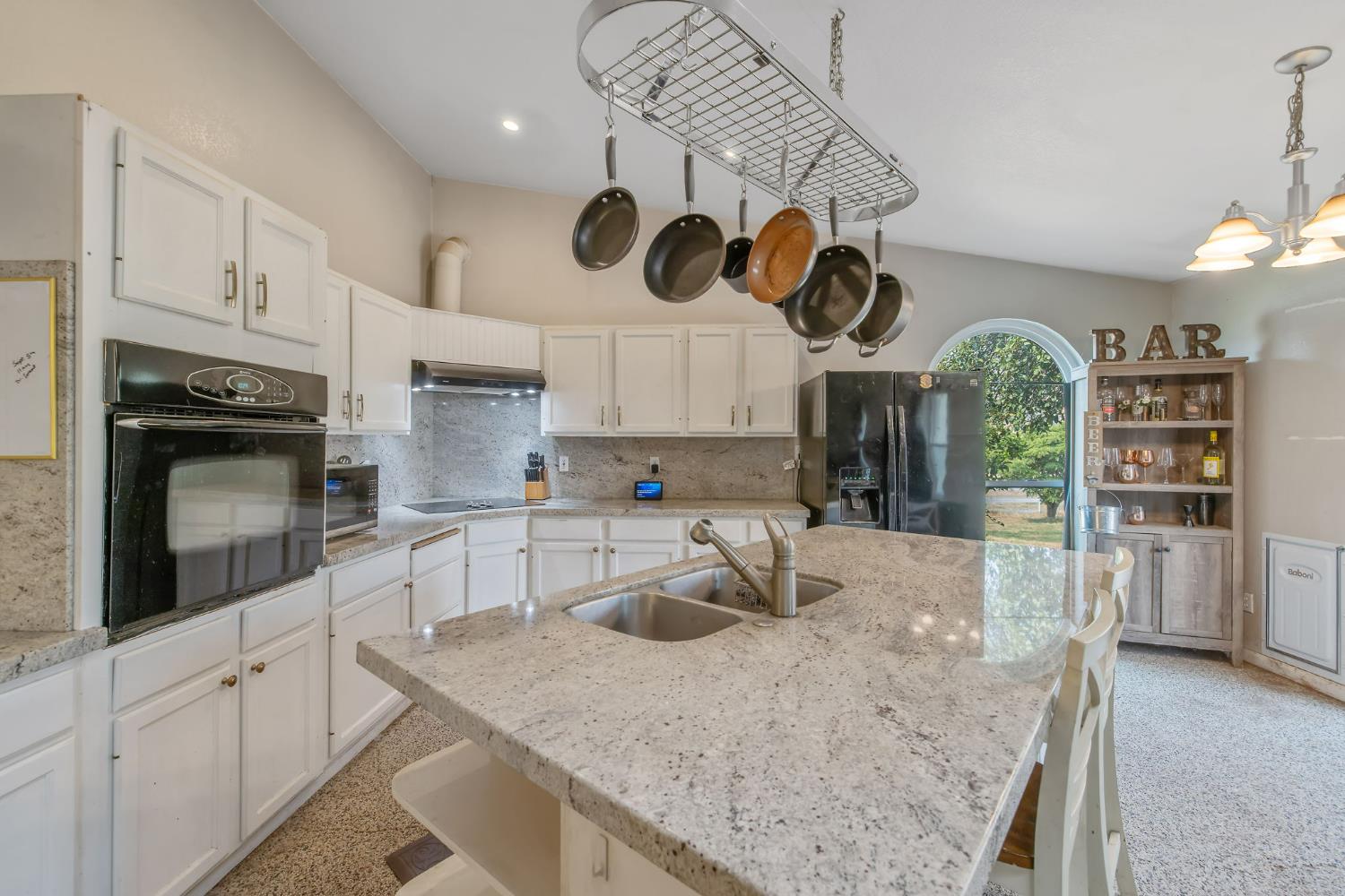 7272 Lupine Dr, Sanger, CA 93657