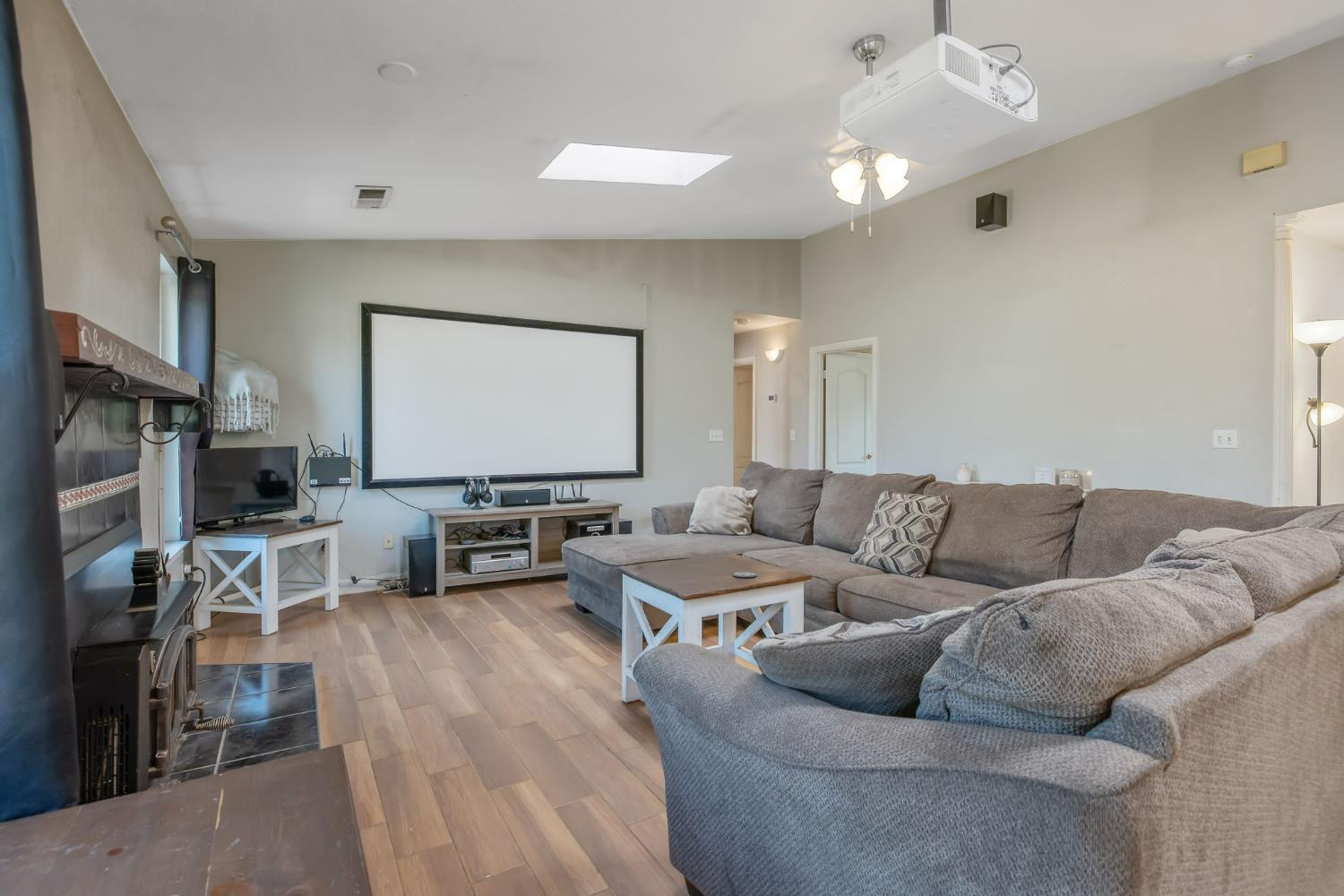 7272 Lupine Dr, Sanger, CA 93657