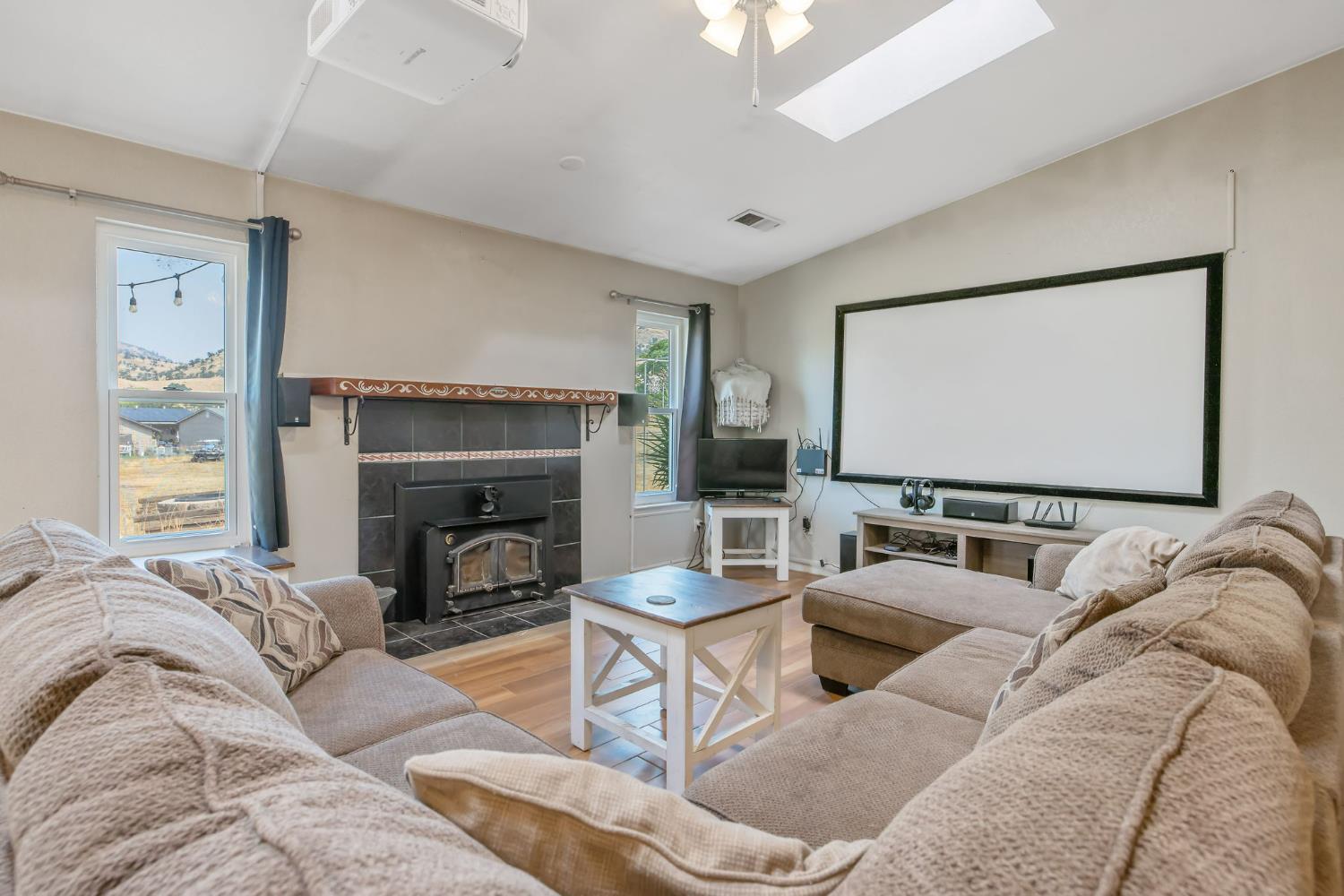 7272 Lupine Dr, Sanger, CA 93657