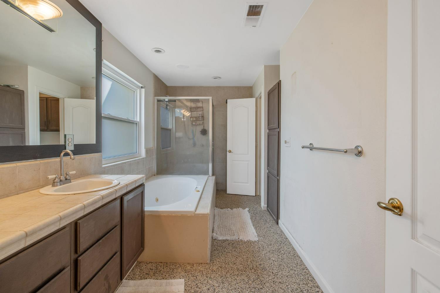 7272 Lupine Dr, Sanger, CA 93657