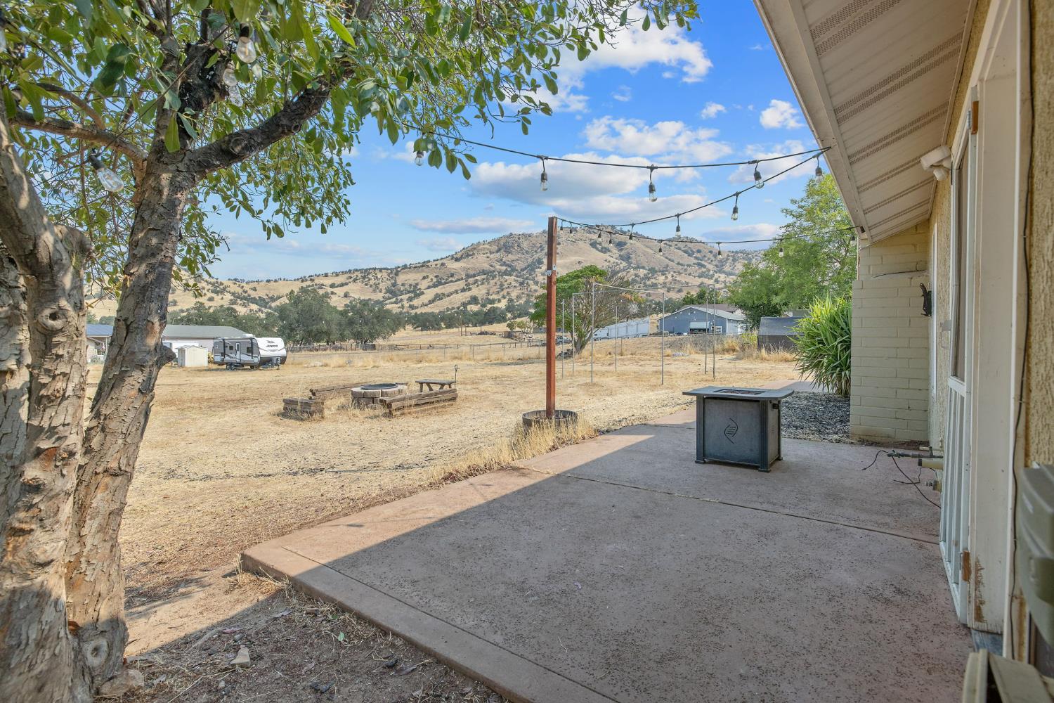 7272 Lupine Dr, Sanger, CA 93657