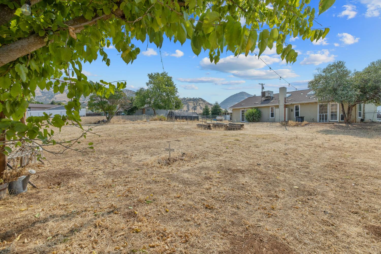 7272 Lupine Dr, Sanger, CA 93657