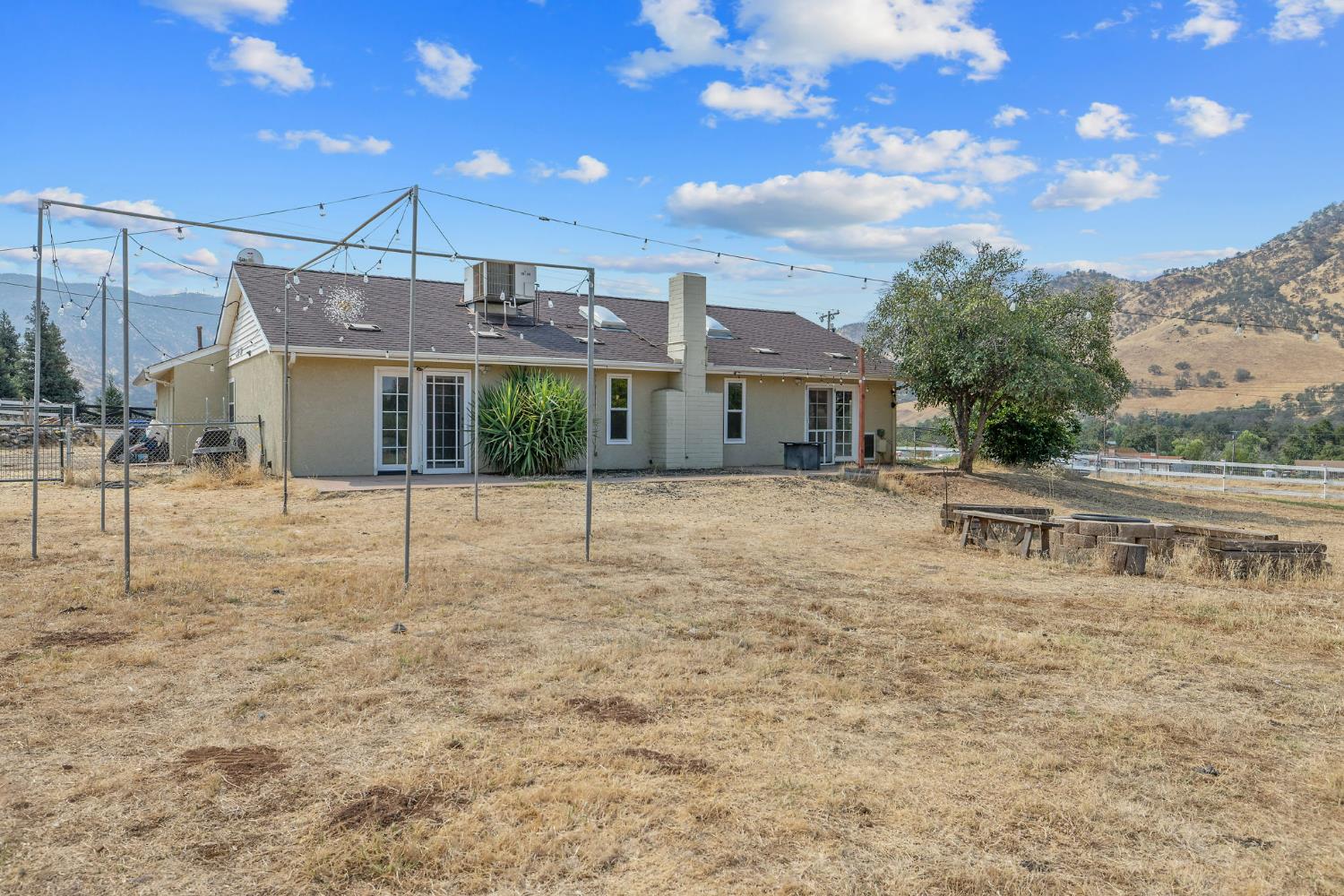 7272 Lupine Dr, Sanger, CA 93657