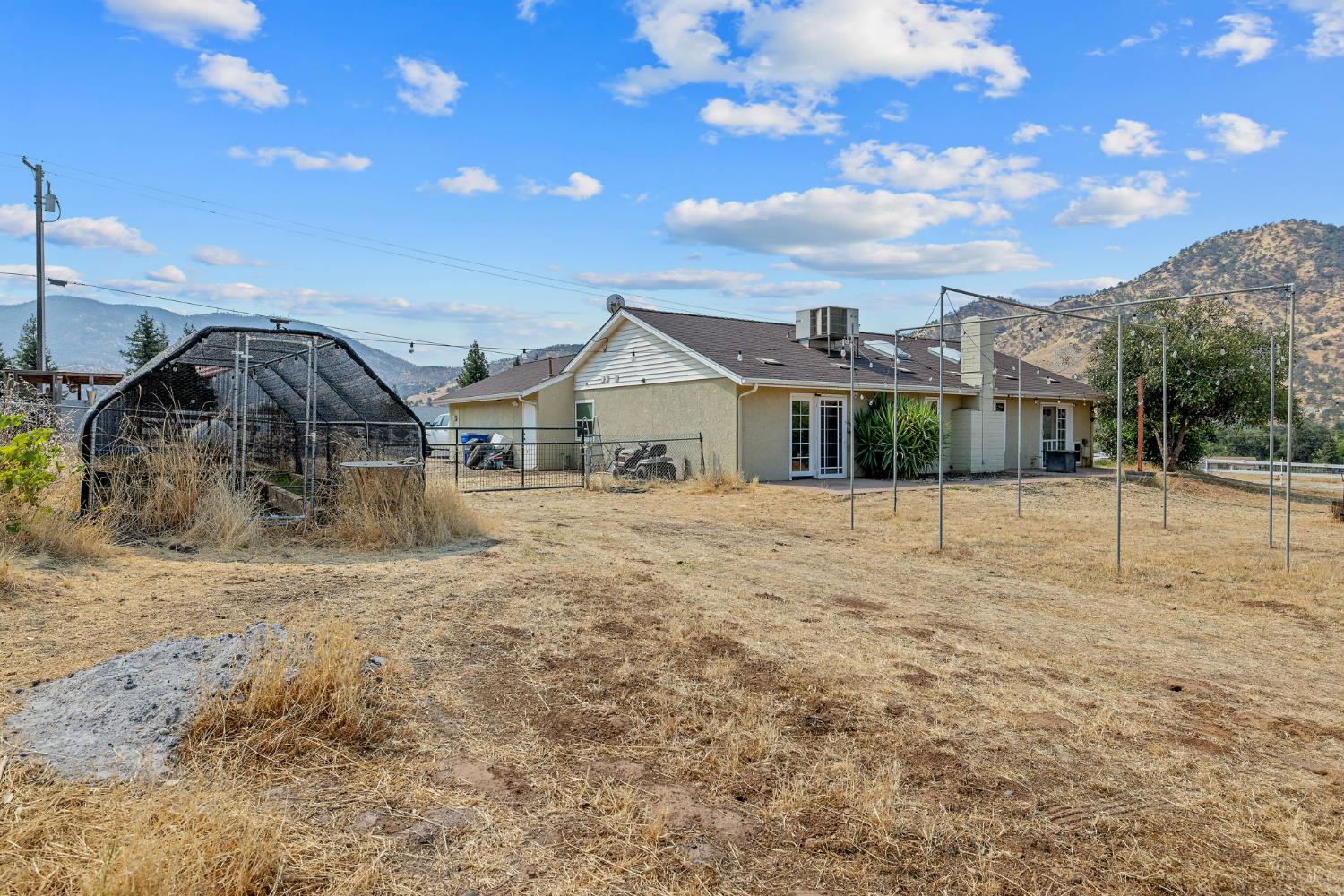 7272 Lupine Dr, Sanger, CA 93657