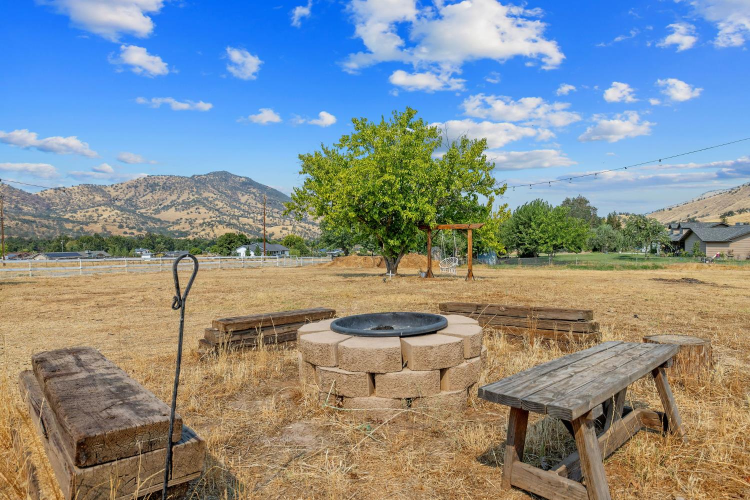 7272 Lupine Dr, Sanger, CA 93657