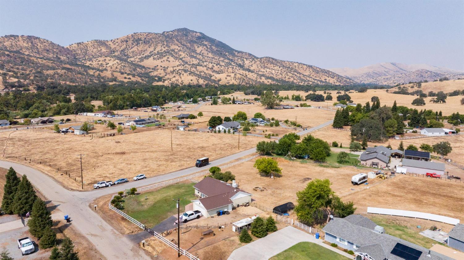 7272 Lupine Dr, Sanger, CA 93657