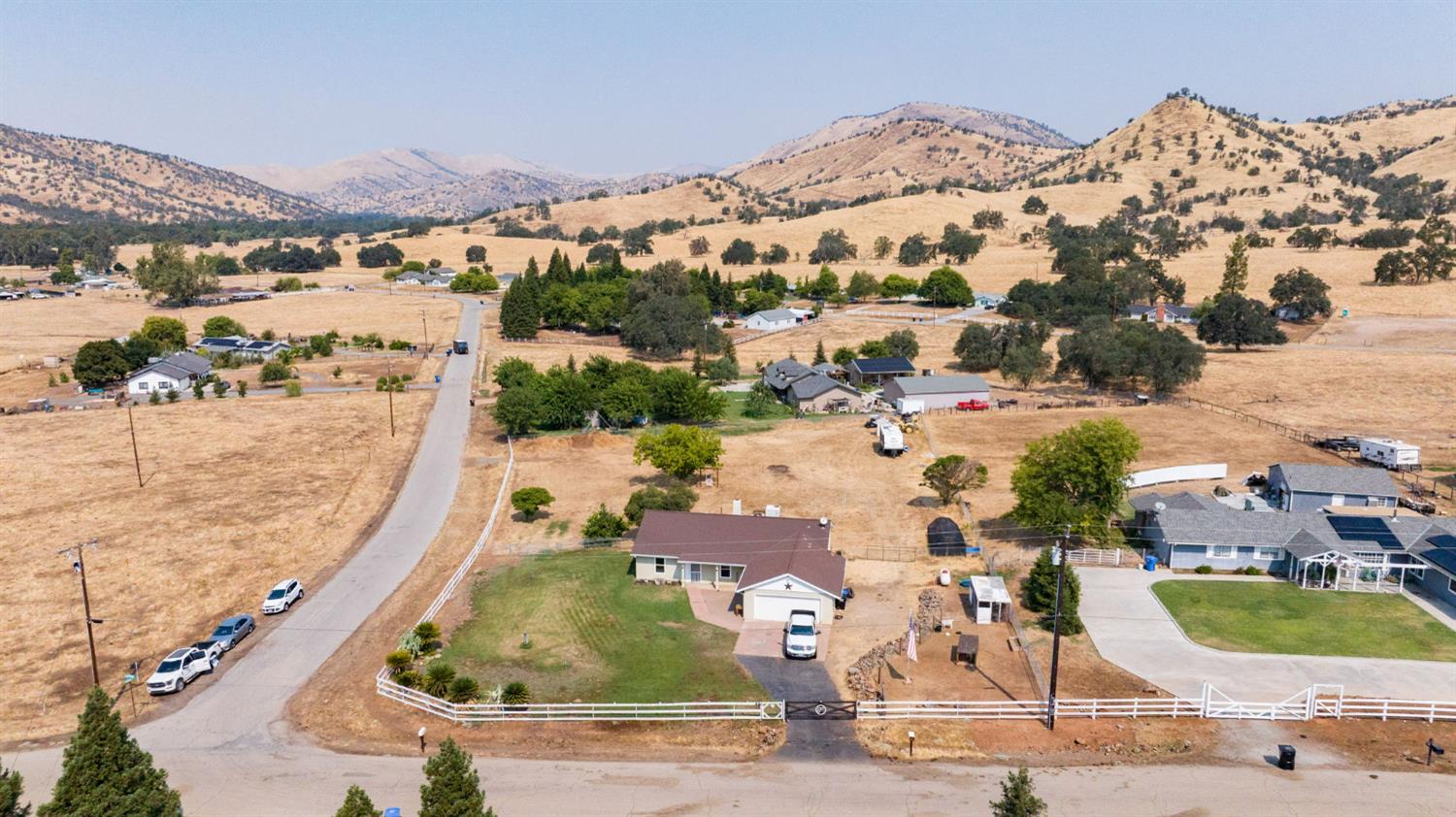 7272 Lupine Dr, Sanger, CA 93657