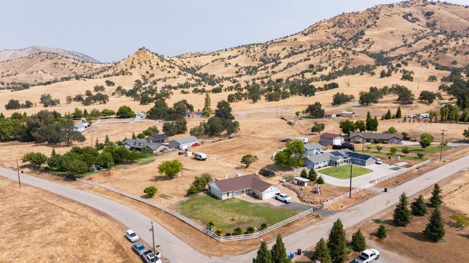 7272 Lupine Dr, Sanger, CA 93657