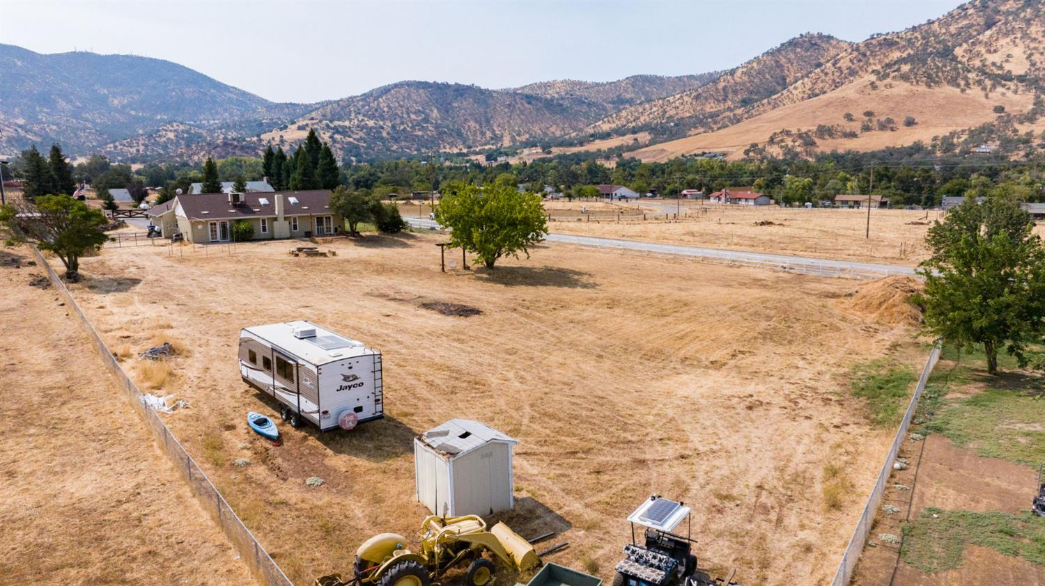 7272 Lupine Dr, Sanger, CA 93657