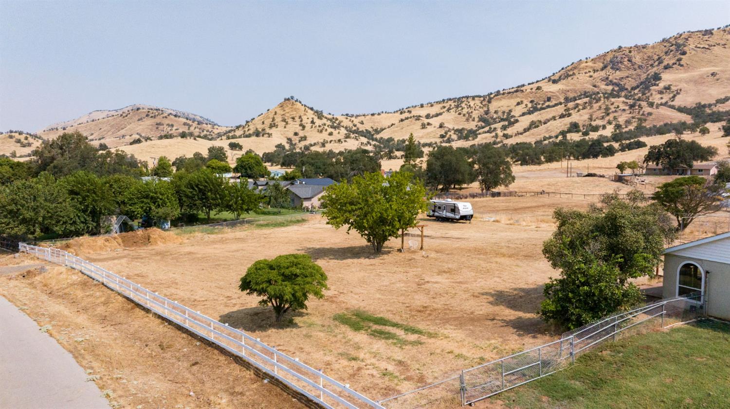 7272 Lupine Dr, Sanger, CA 93657