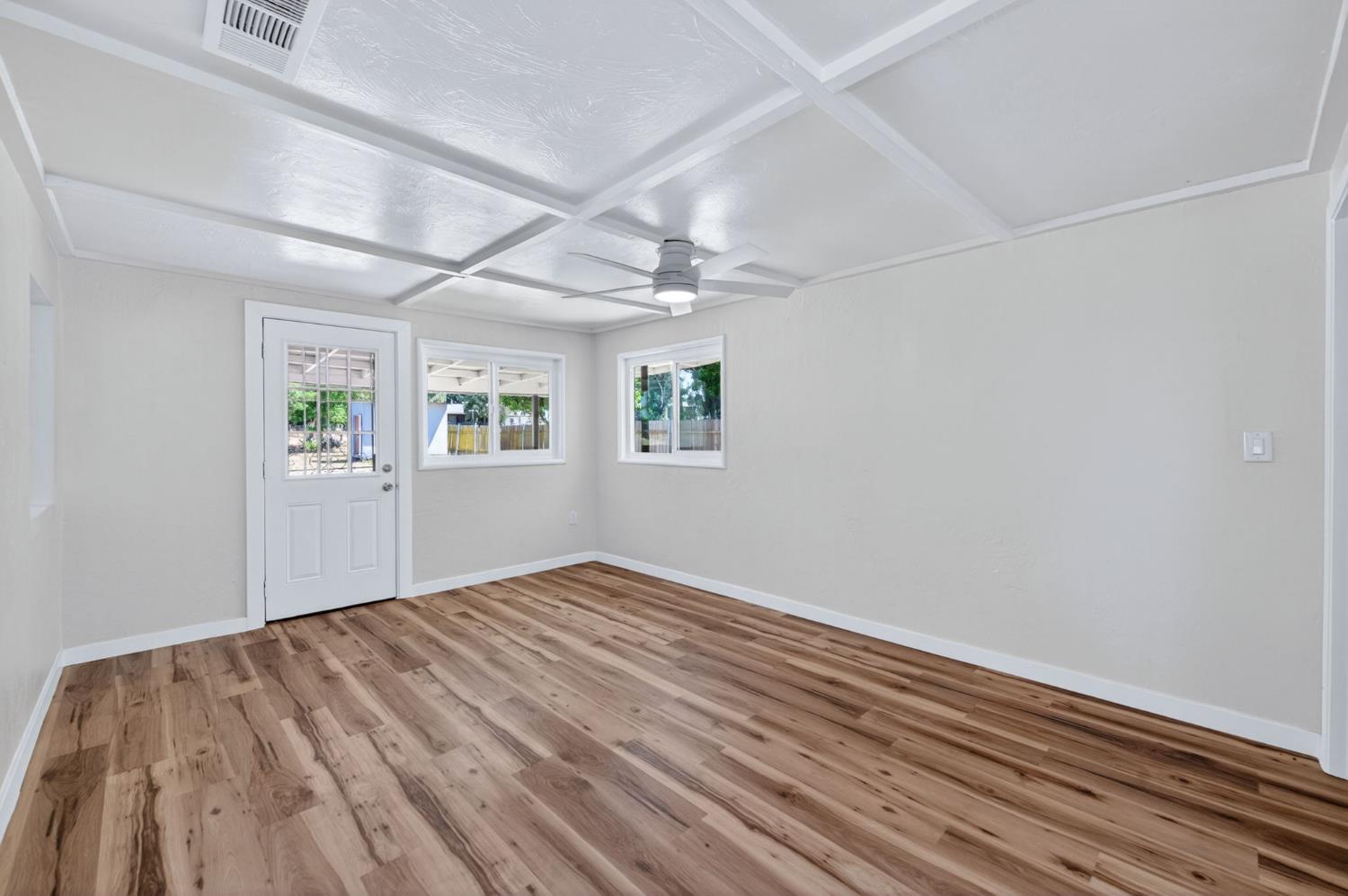 5732 S Peach Ave, Fresno, CA 93725