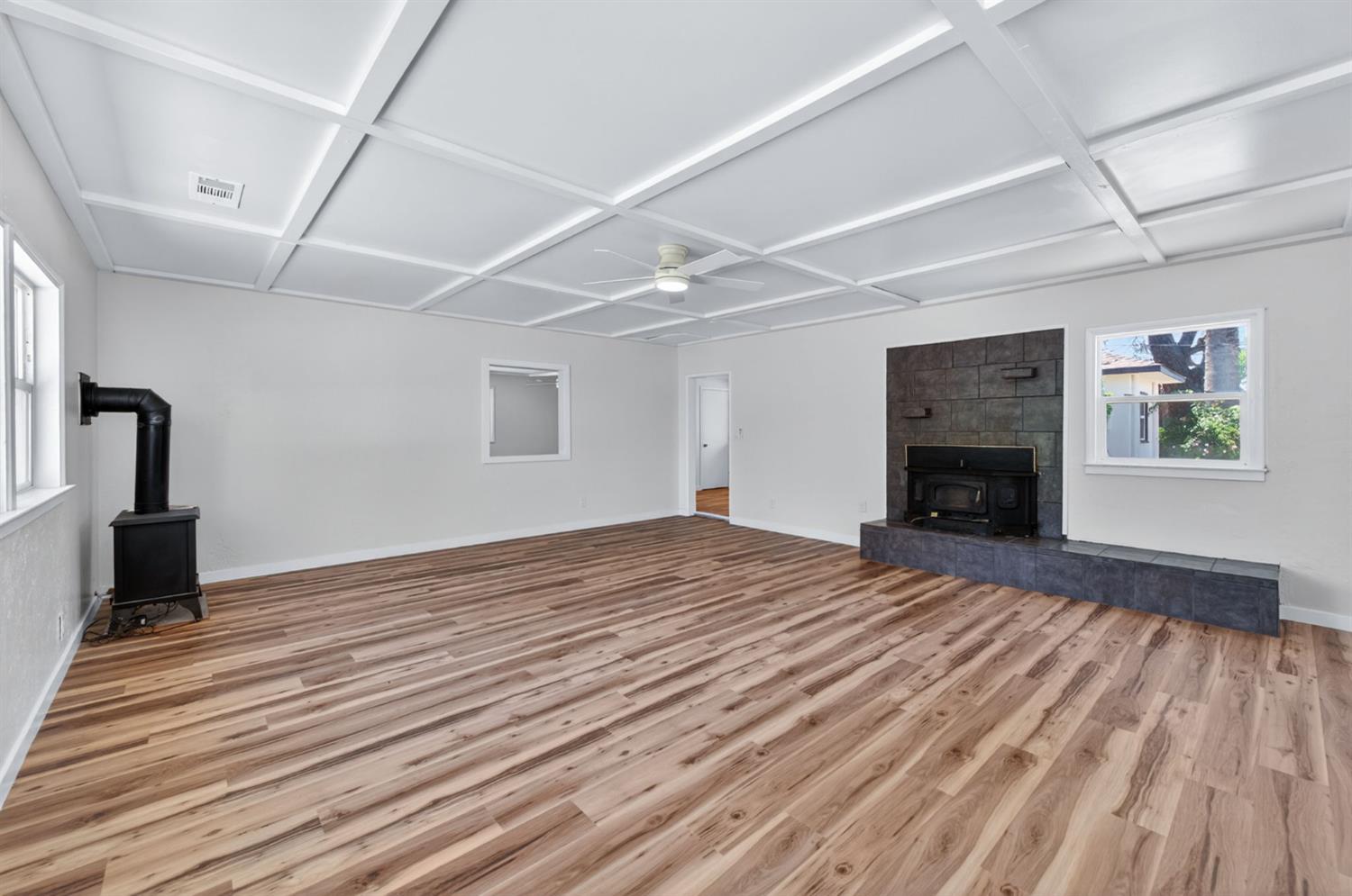 5732 S Peach Ave, Fresno, CA 93725