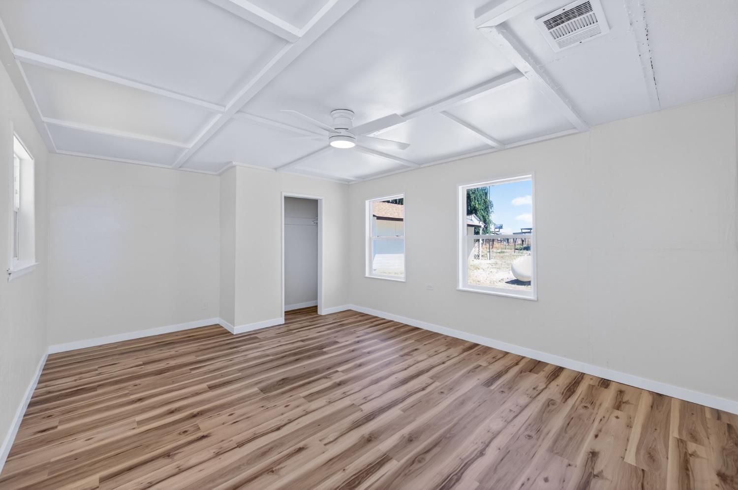 5732 S Peach Ave, Fresno, CA 93725