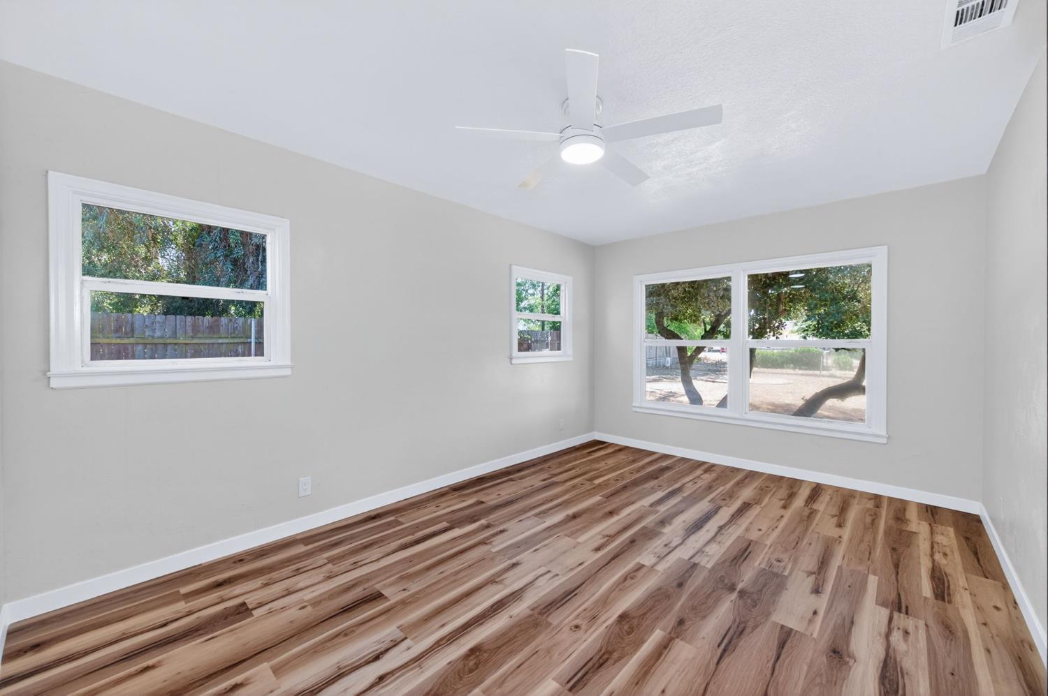 5732 S Peach Ave, Fresno, CA 93725