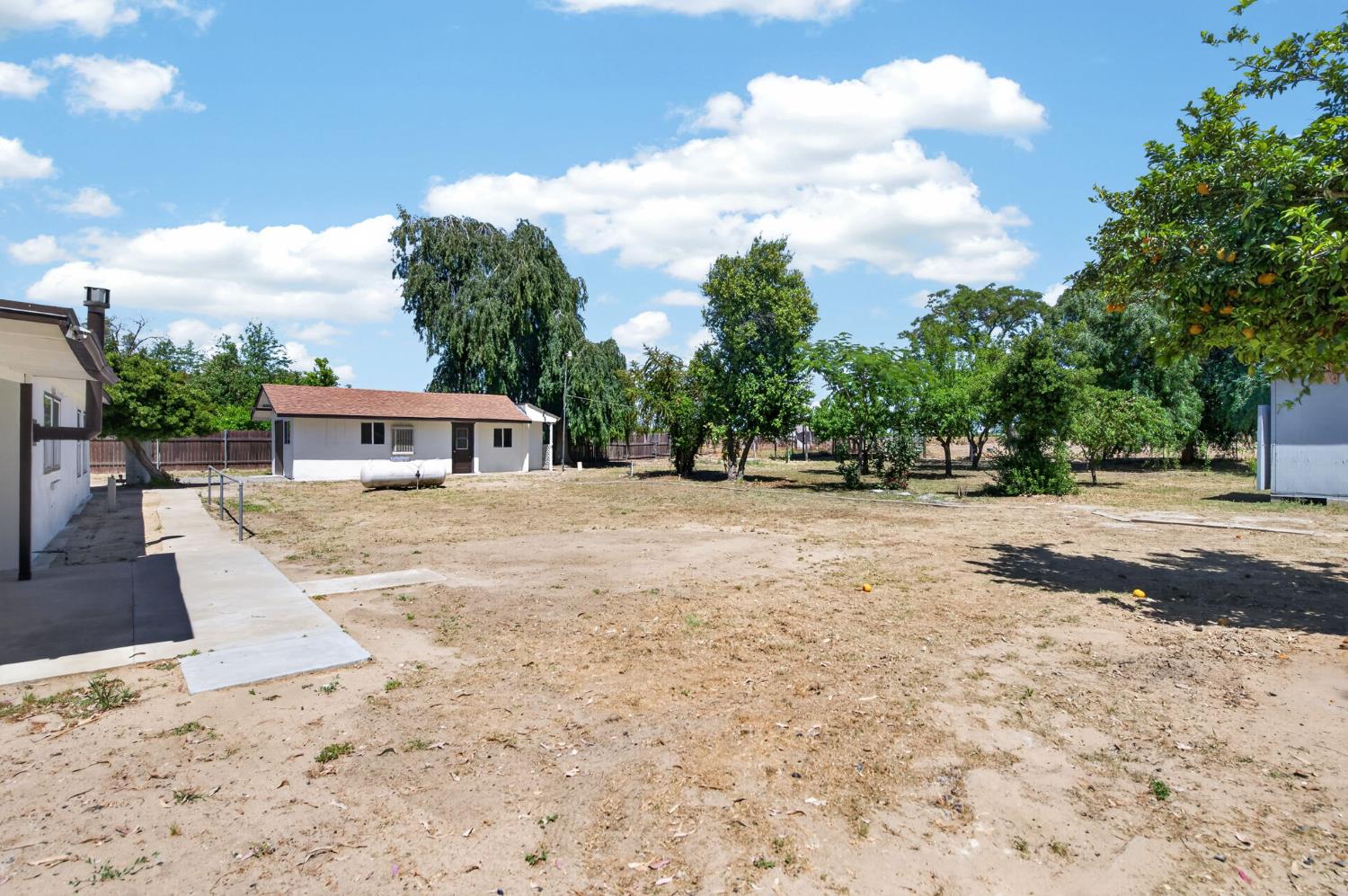 5732 S Peach Ave, Fresno, CA 93725