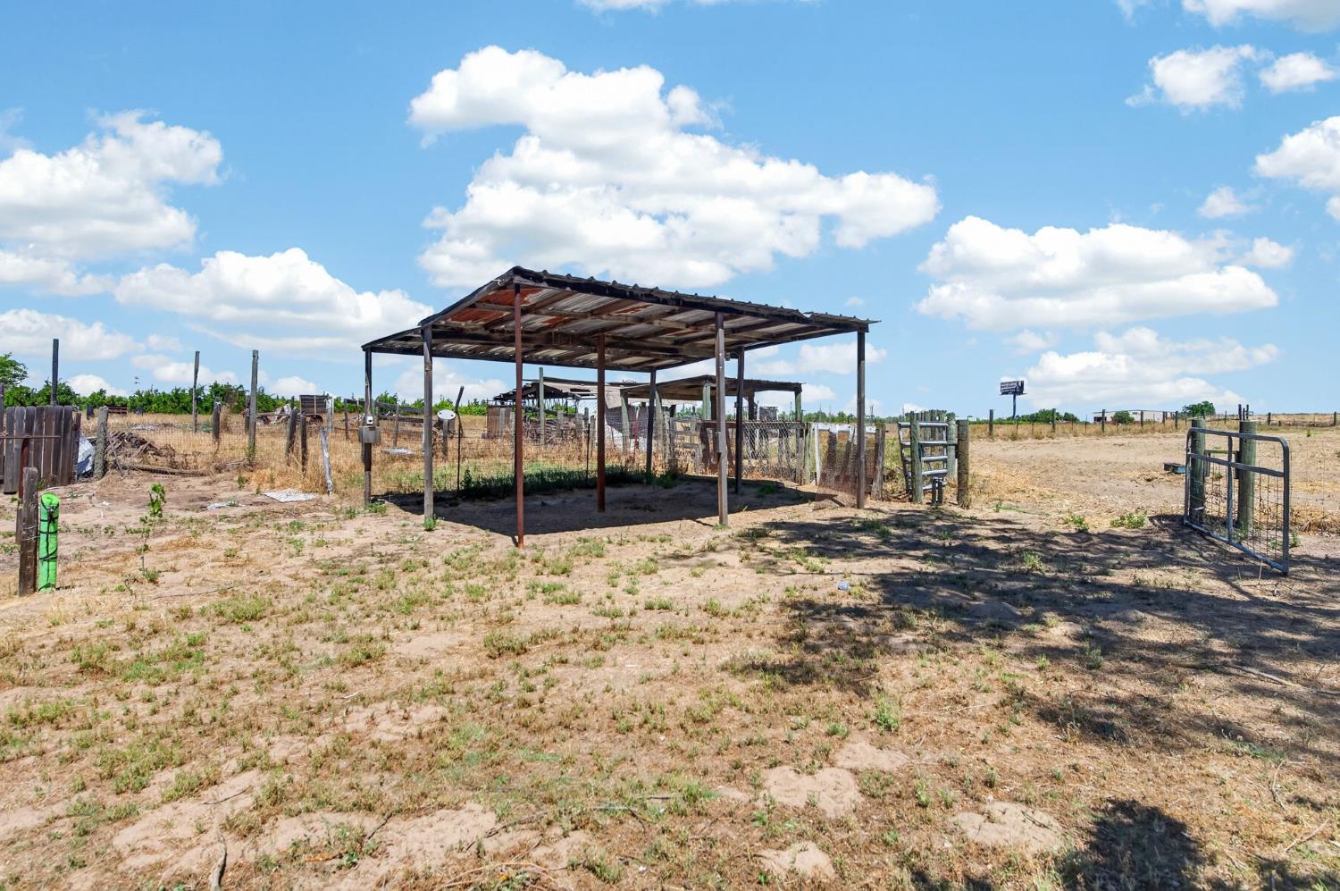 5732 S Peach Ave, Fresno, CA 93725