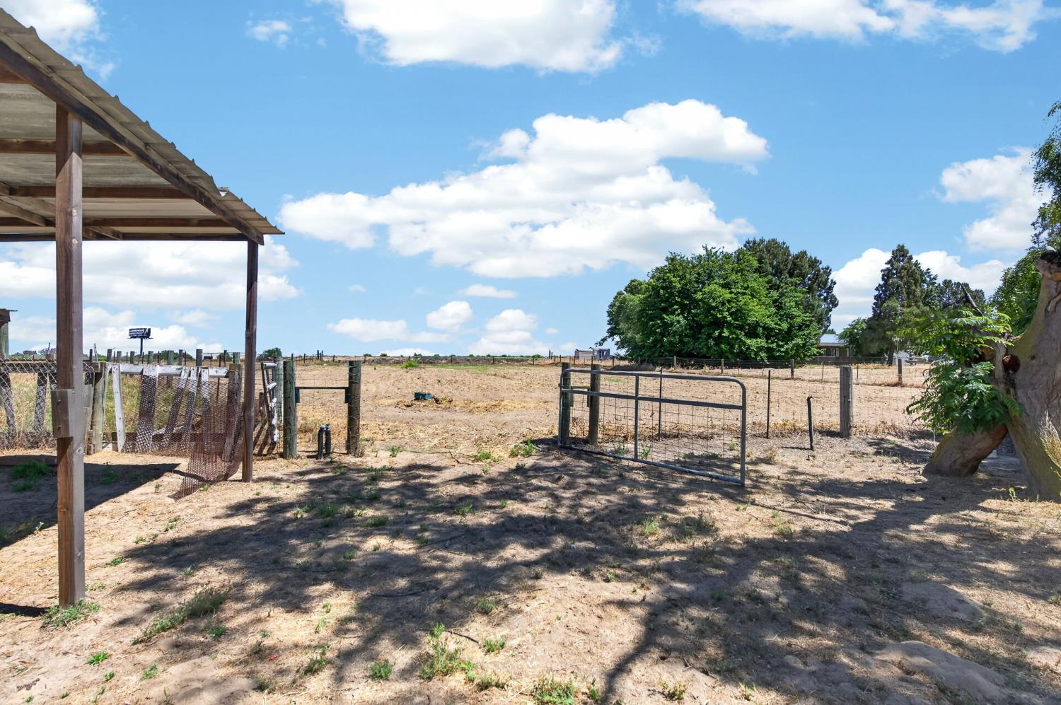 5732 S Peach Ave, Fresno, CA 93725