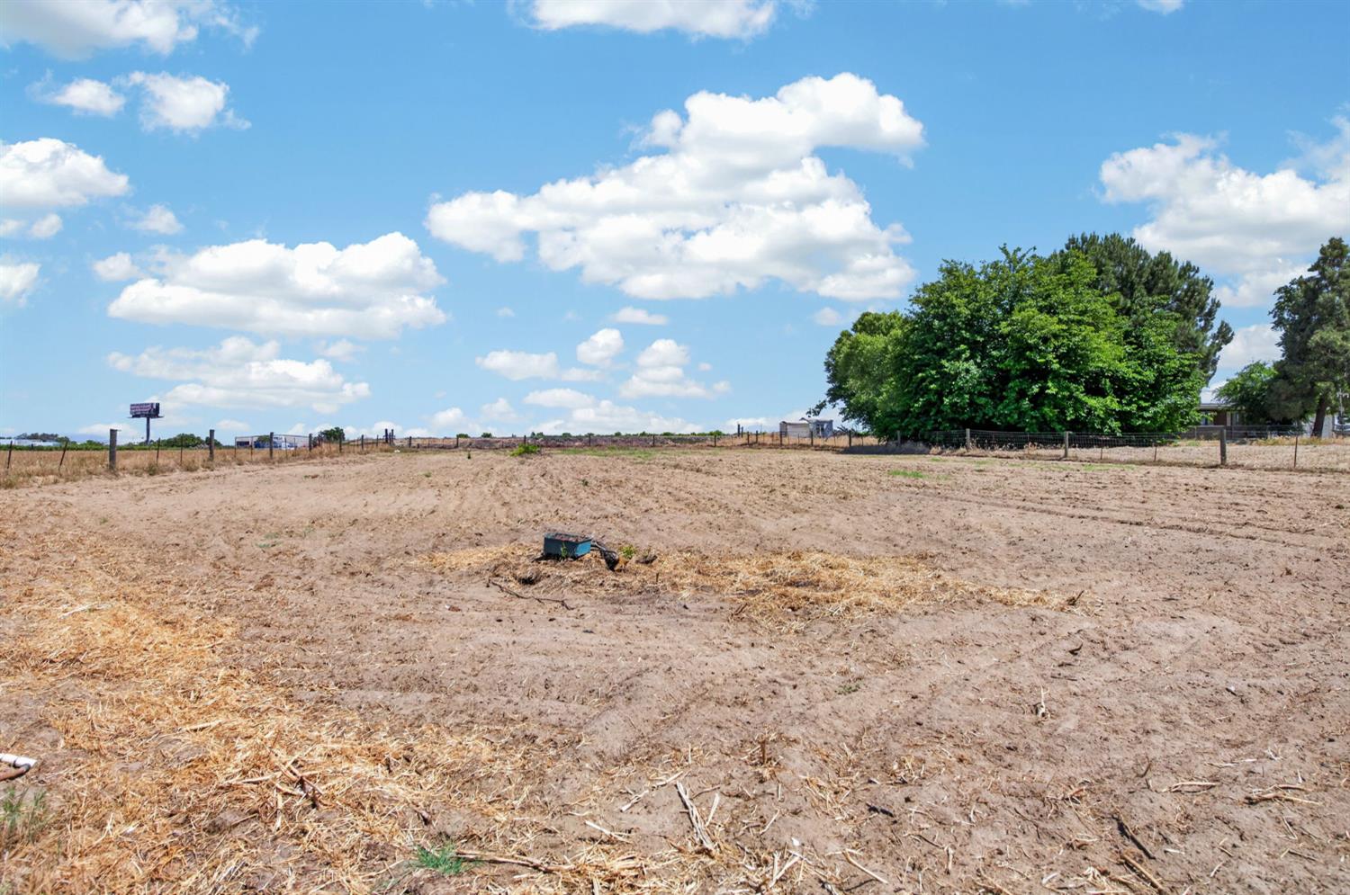 5732 S Peach Ave, Fresno, CA 93725