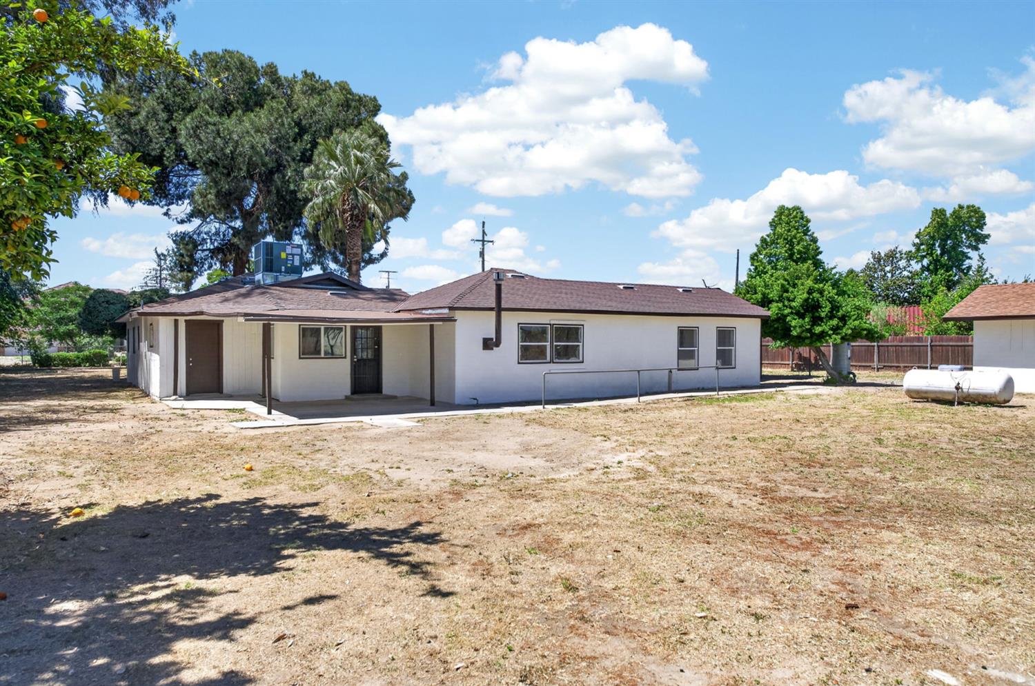 5732 S Peach Ave, Fresno, CA 93725