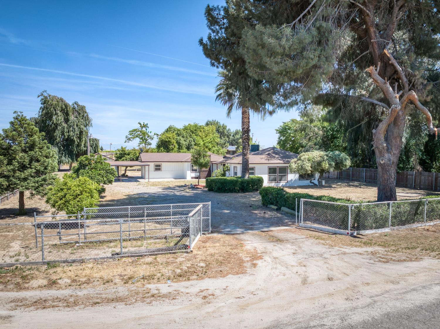 5732 S Peach Ave, Fresno, CA 93725