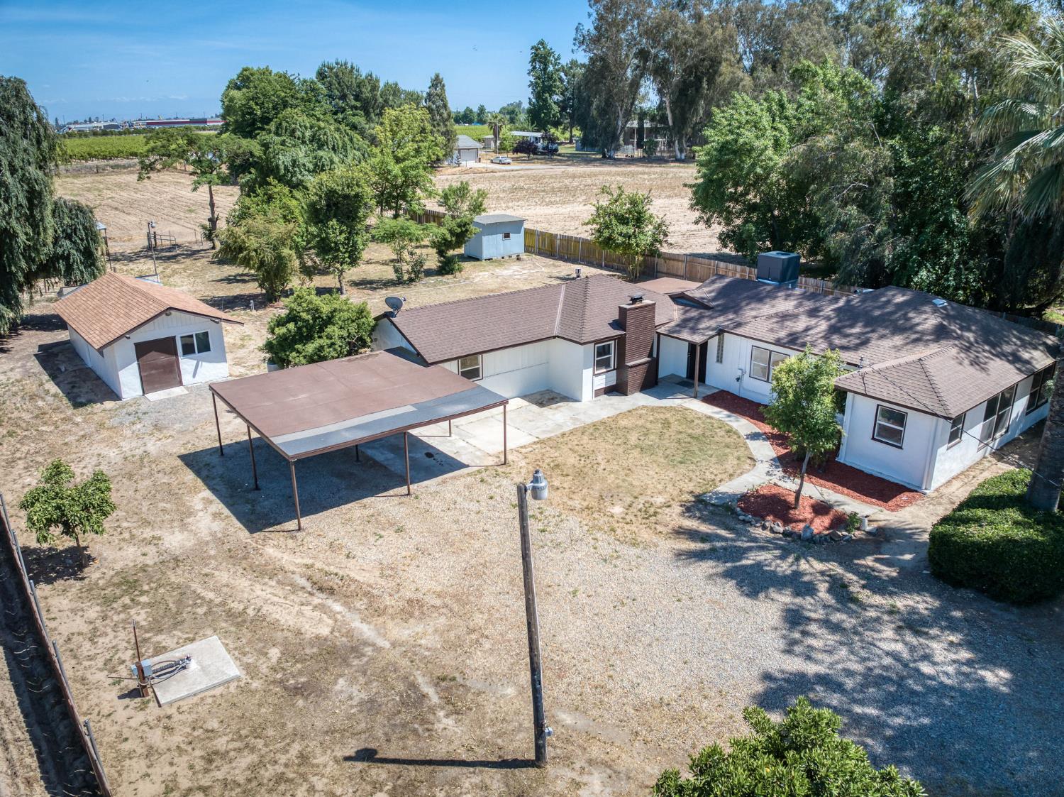 5732 S Peach Ave, Fresno, CA 93725