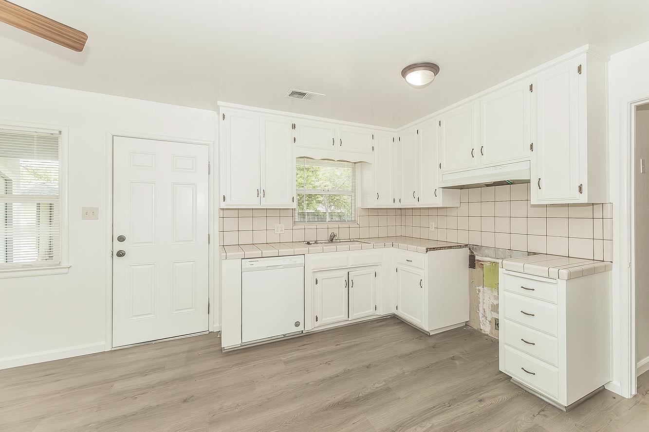 4057 N Hulbert Ave, Fresno, CA 93705