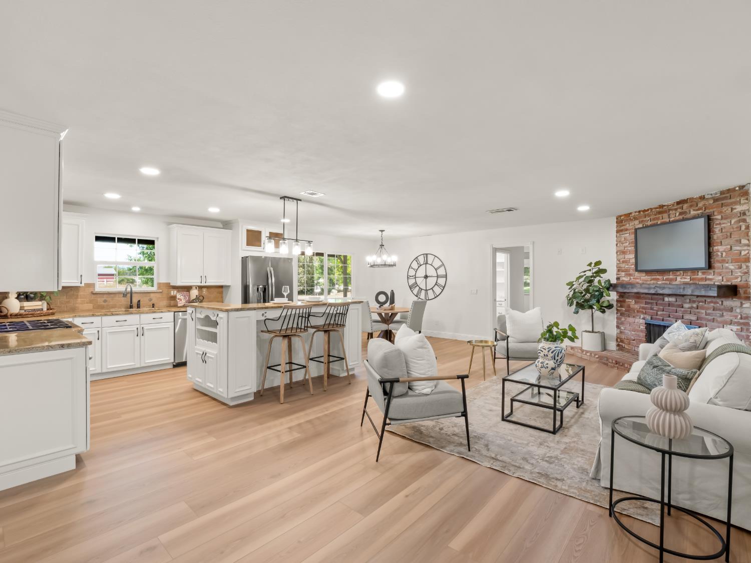 5731 E Copper Ave, Clovis, CA 93619