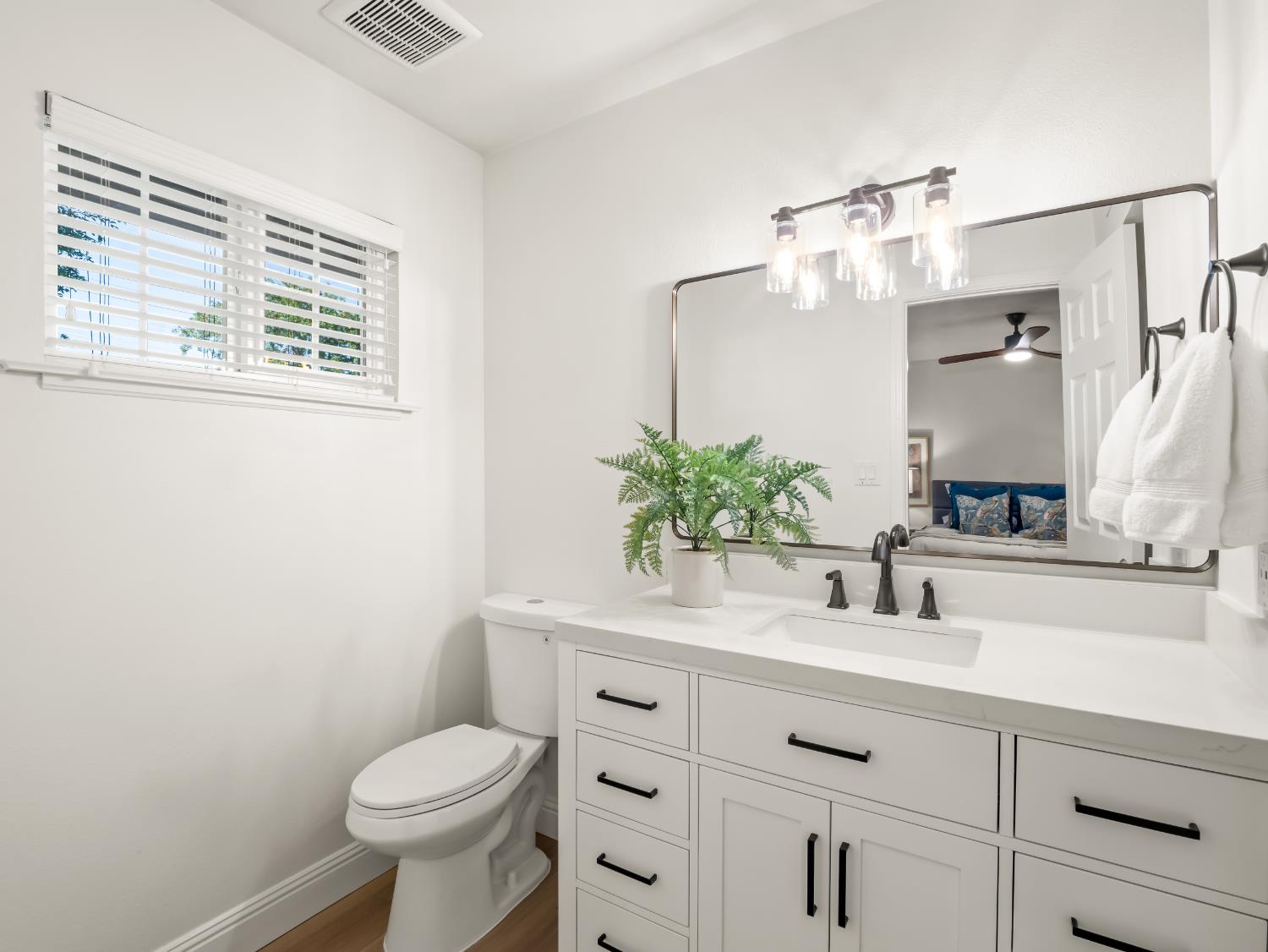 5731 E Copper Ave, Clovis, CA 93619