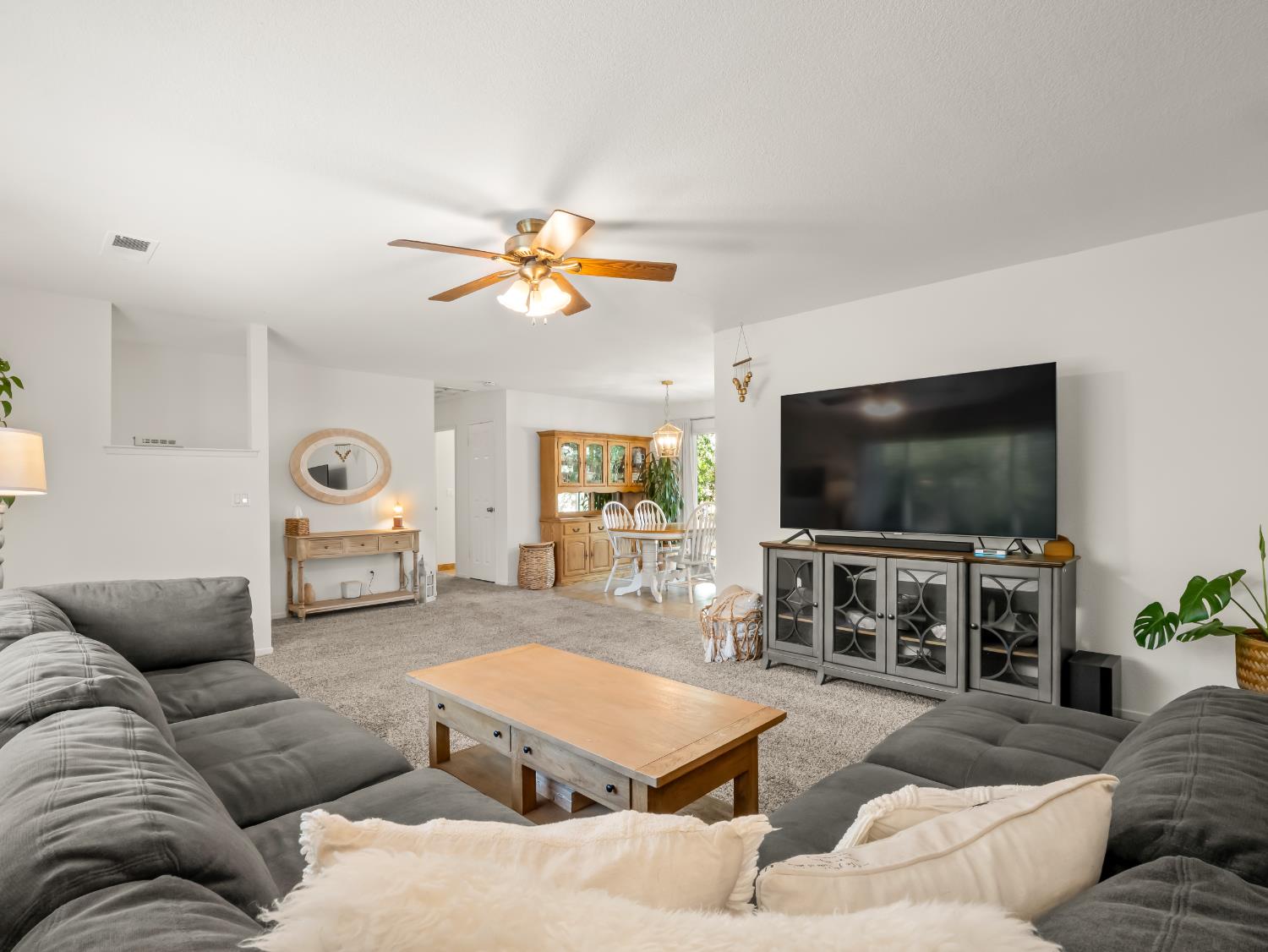 5731 E Copper Ave, Clovis, CA 93619