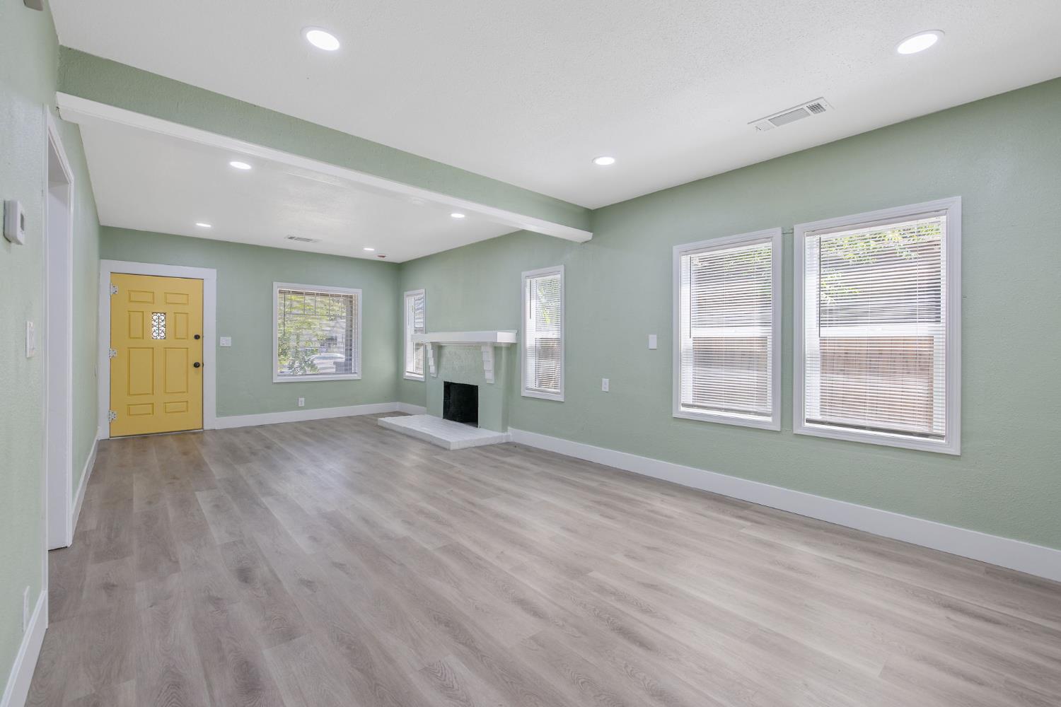 1247 N Ferger Ave, Fresno, CA 93728