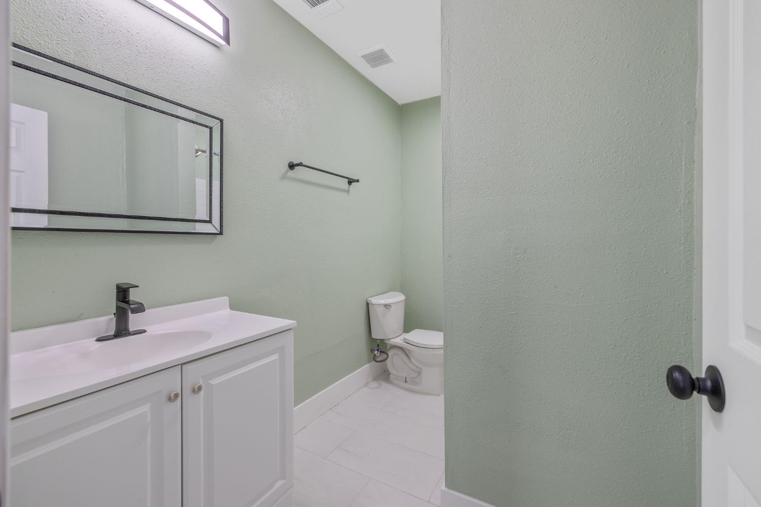 1247 N Ferger Ave, Fresno, CA 93728