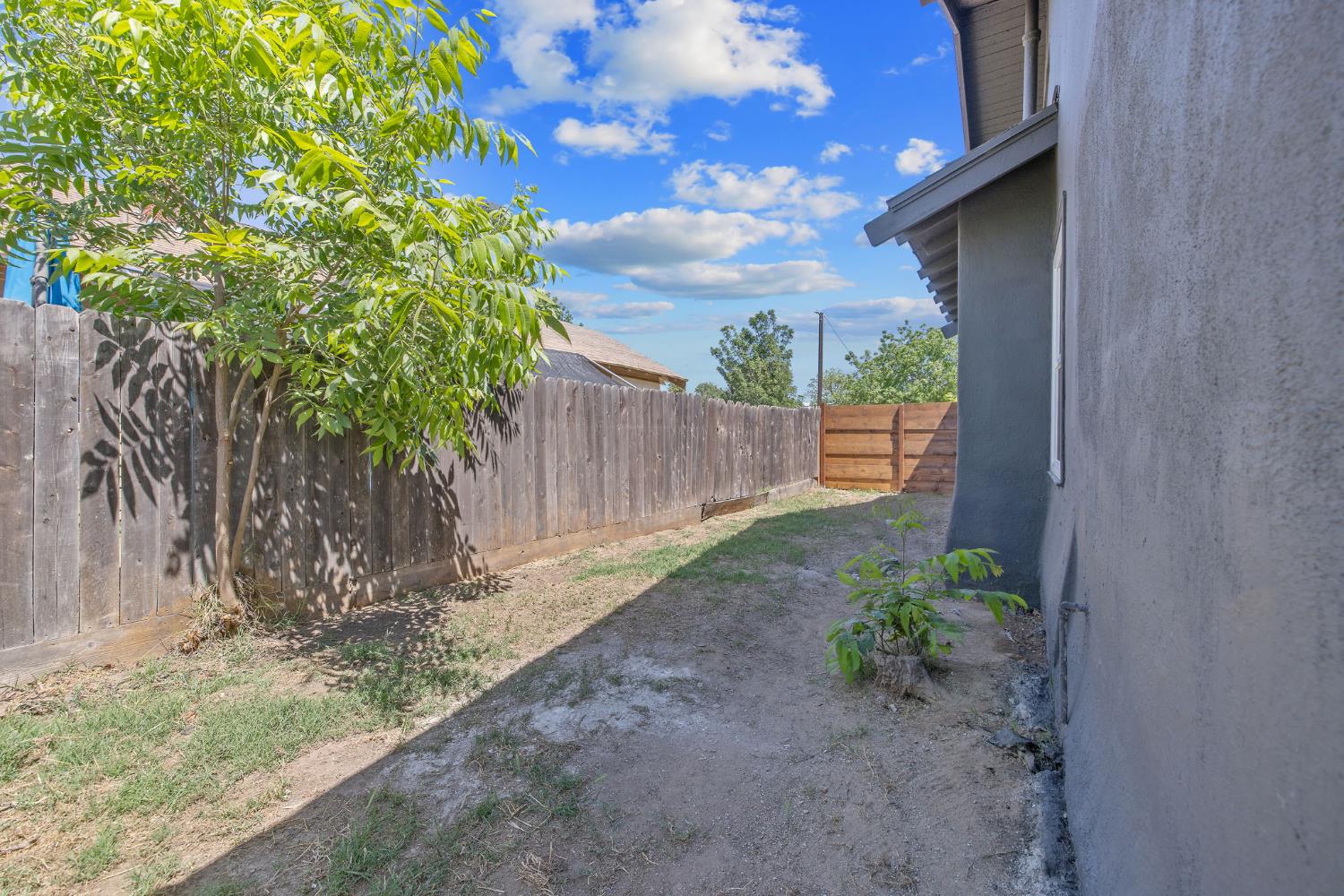 1247 N Ferger Ave, Fresno, CA 93728