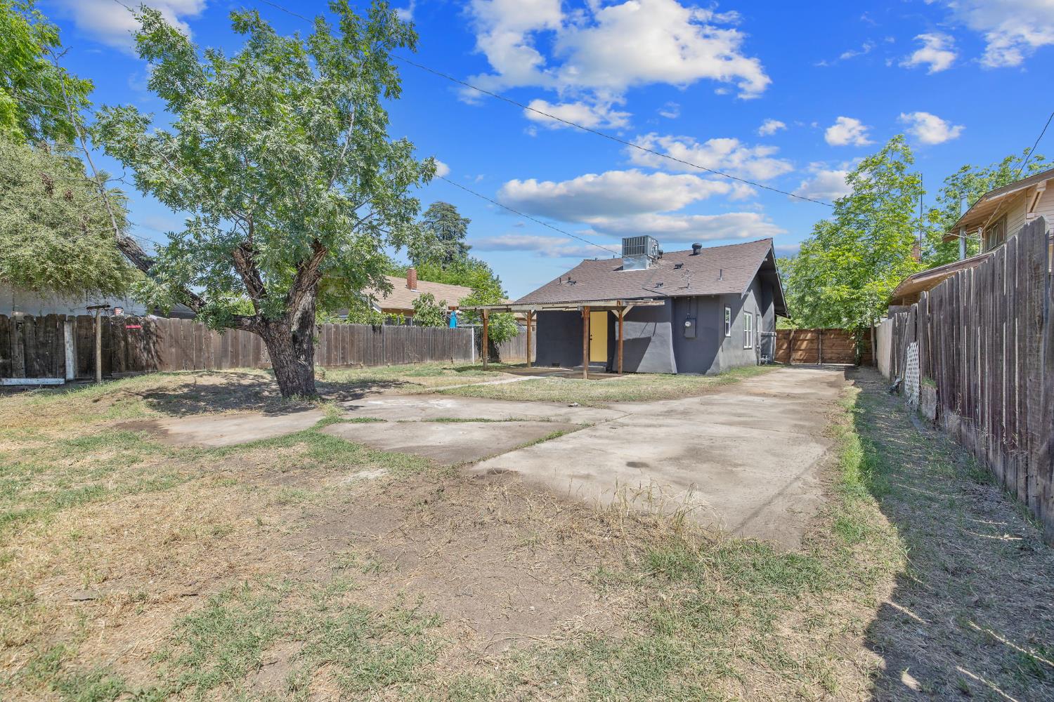 1247 N Ferger Ave, Fresno, CA 93728