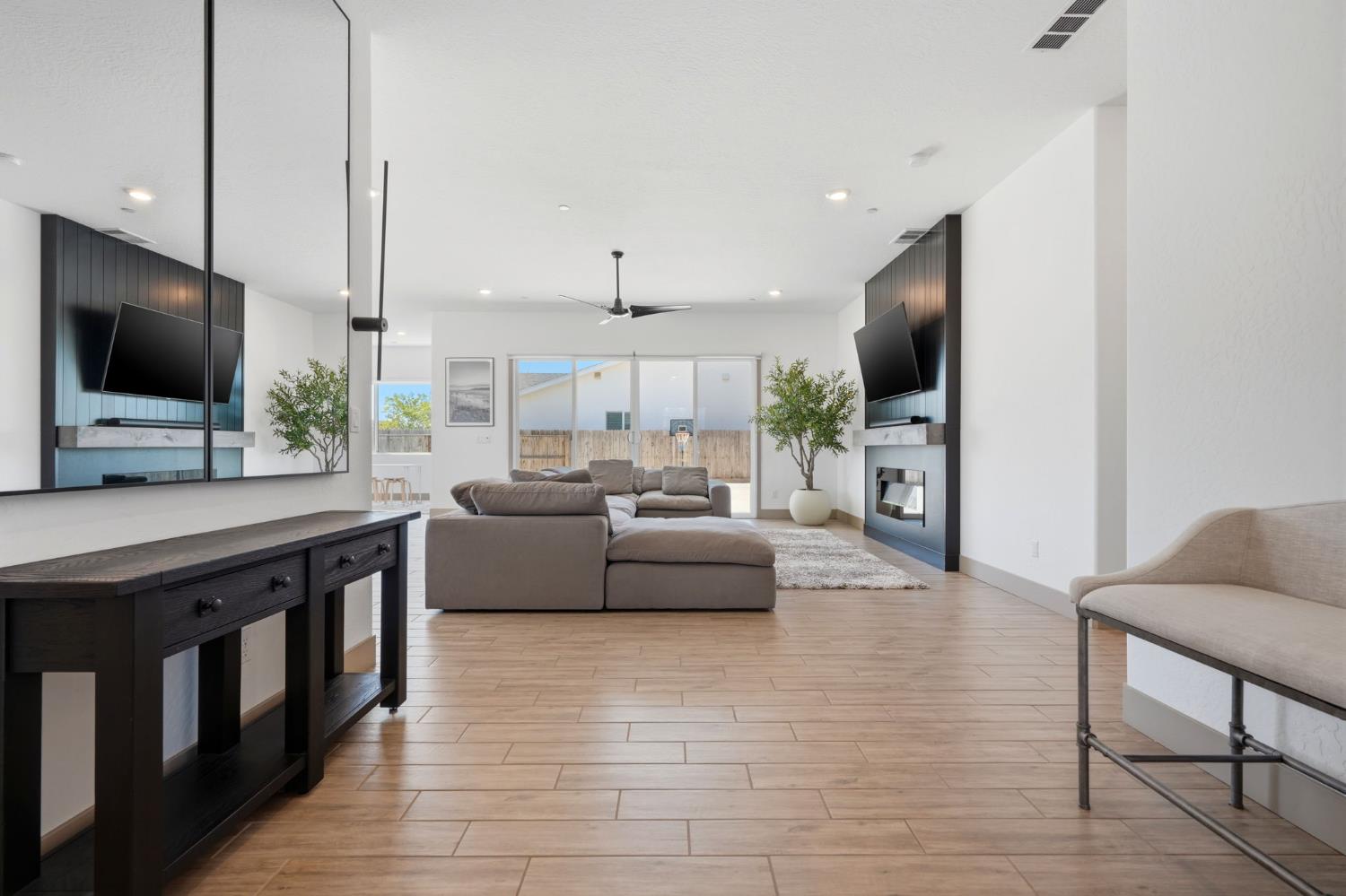 3617 N Santa Fe St, Visalia, CA 93291