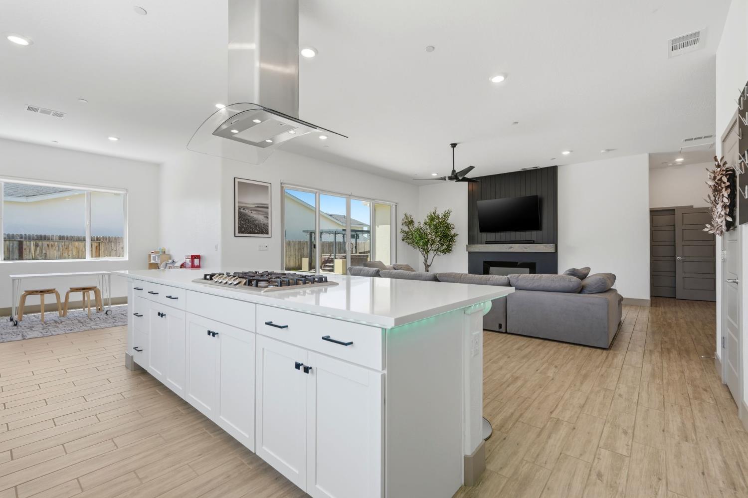 3617 N Santa Fe St, Visalia, CA 93291