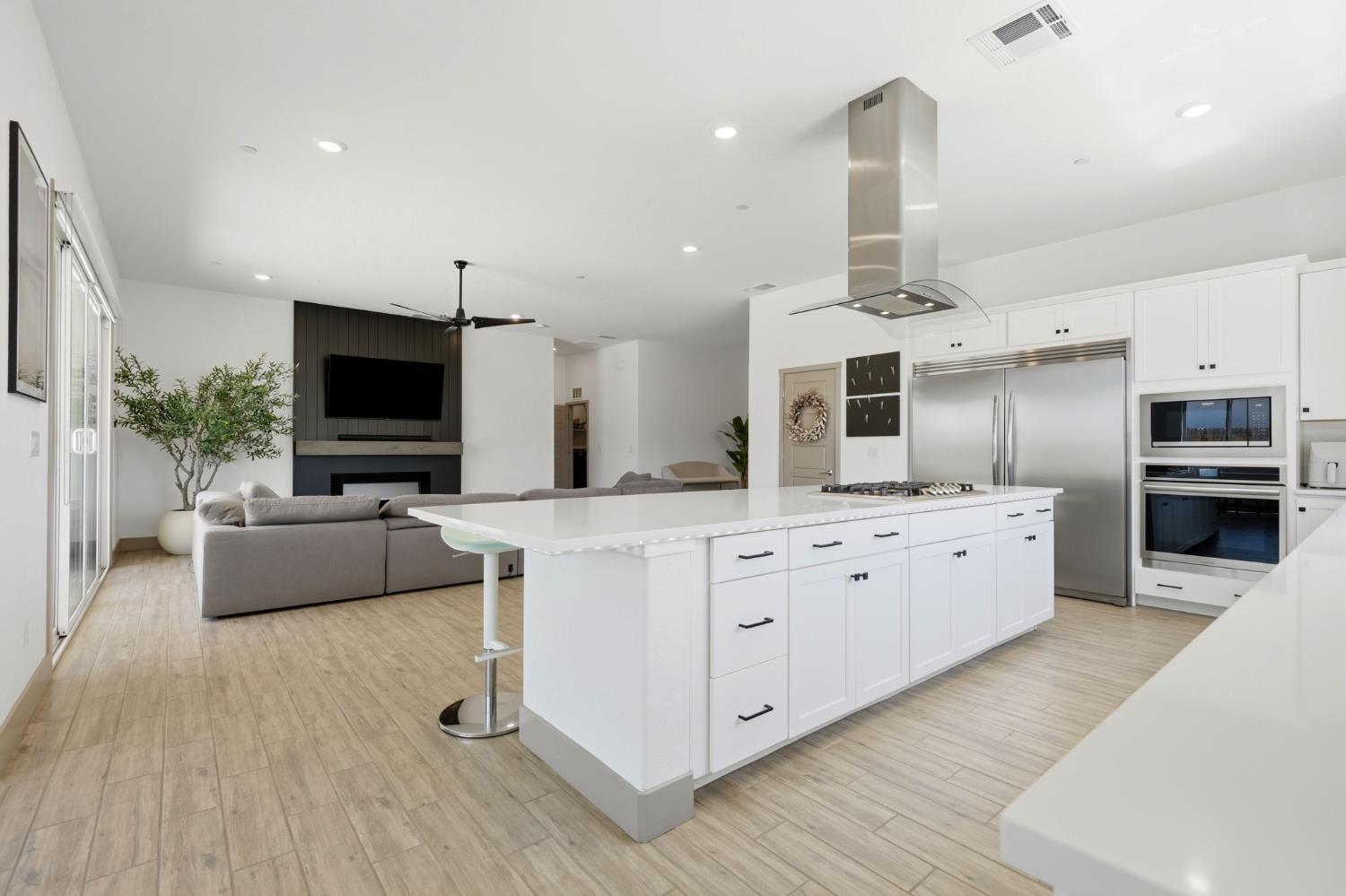 3617 N Santa Fe St, Visalia, CA 93291