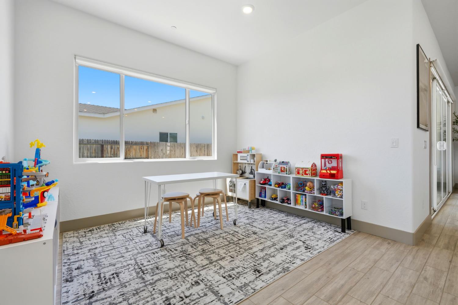 3617 N Santa Fe St, Visalia, CA 93291